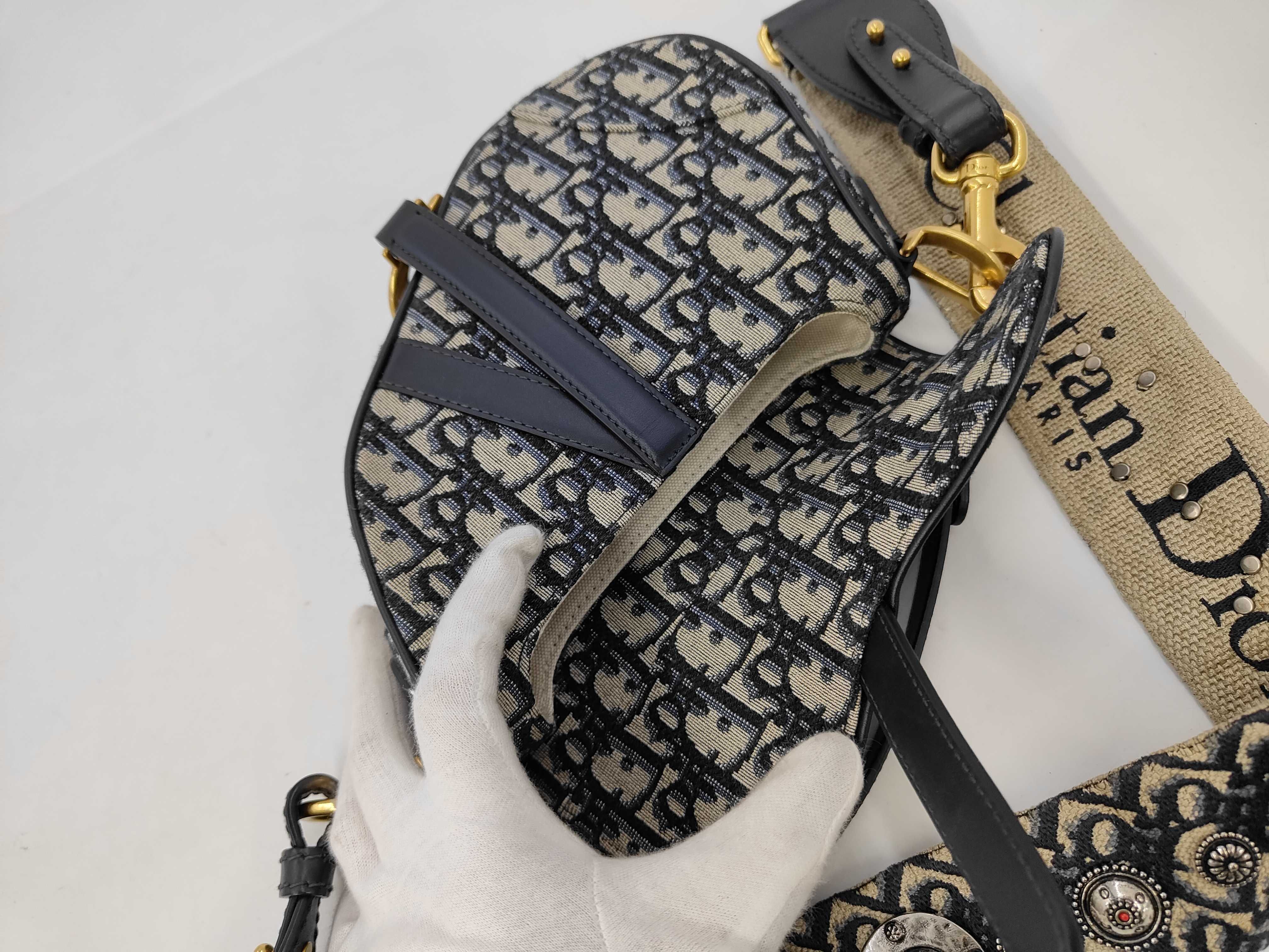 Christian Oblique Saddle Bag Navy Shoulder Bag — view 9