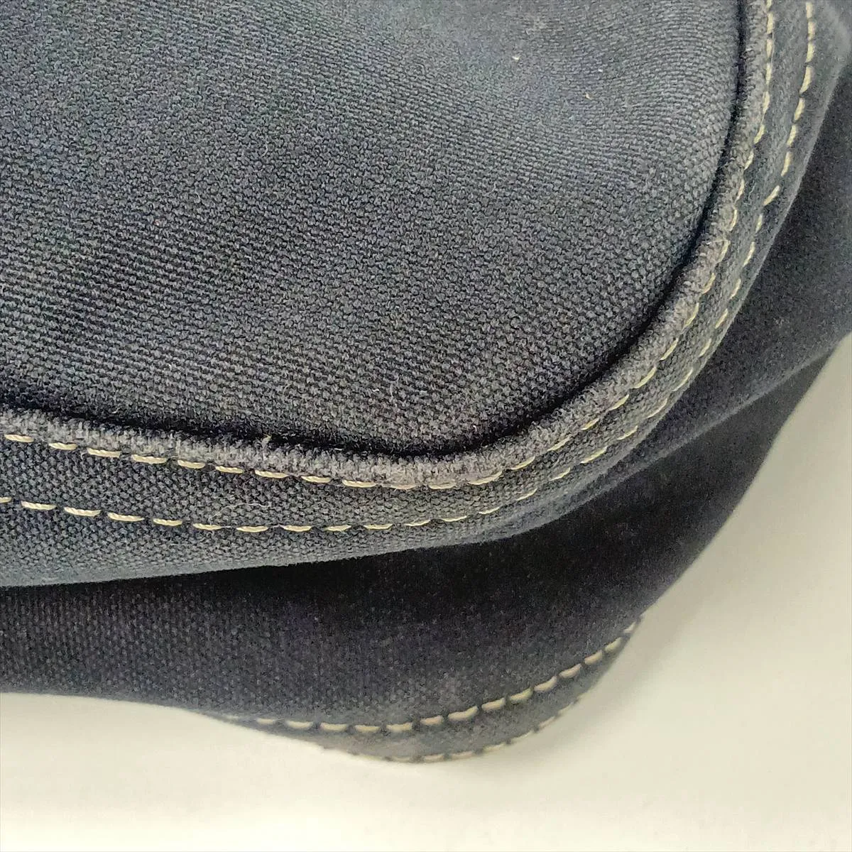 Mamma Bucket Denim Shoulder Bag, Blue, No screws or hardware on the clasp. — view 15