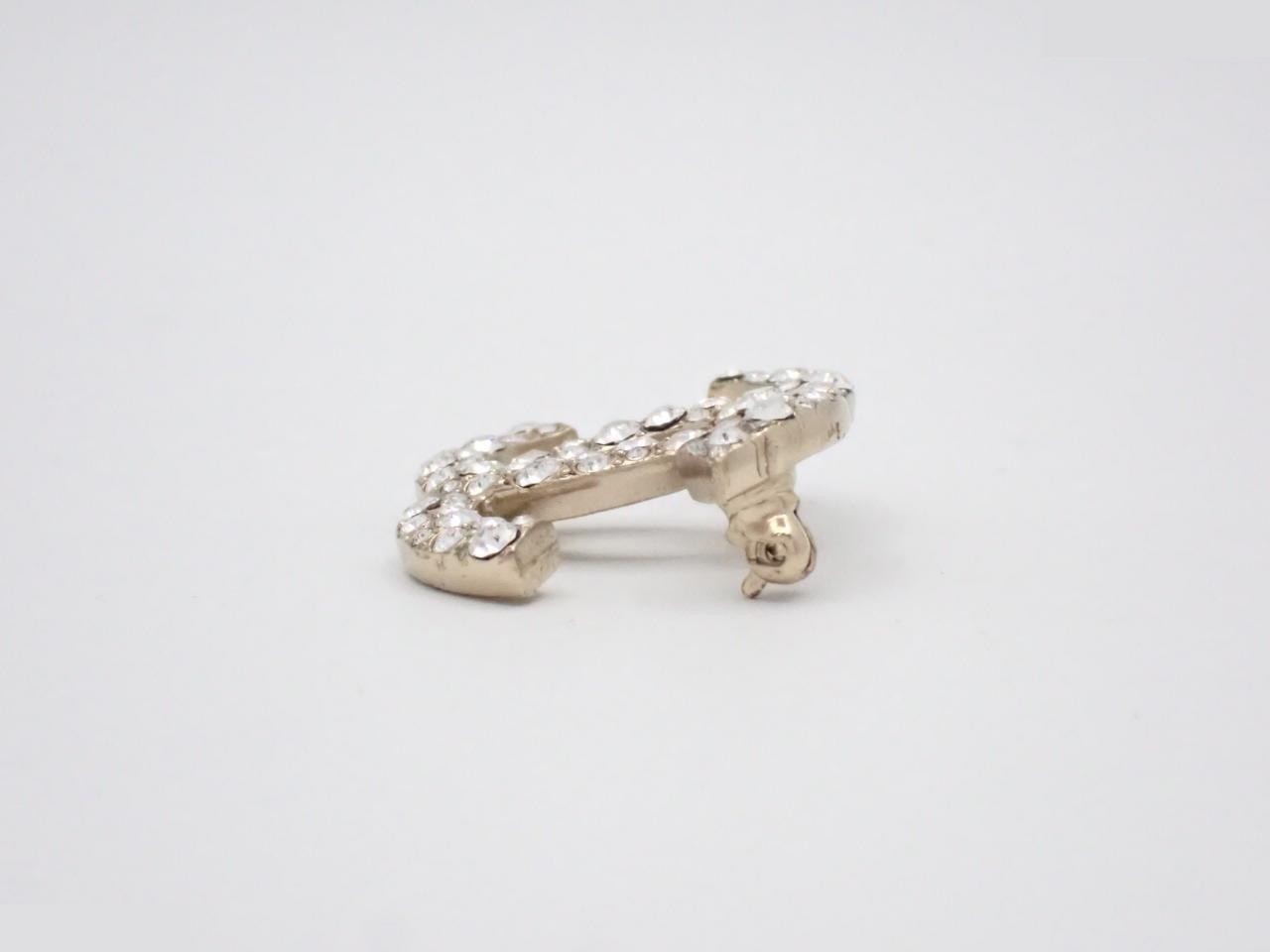 Brooch (with comment) — view 3