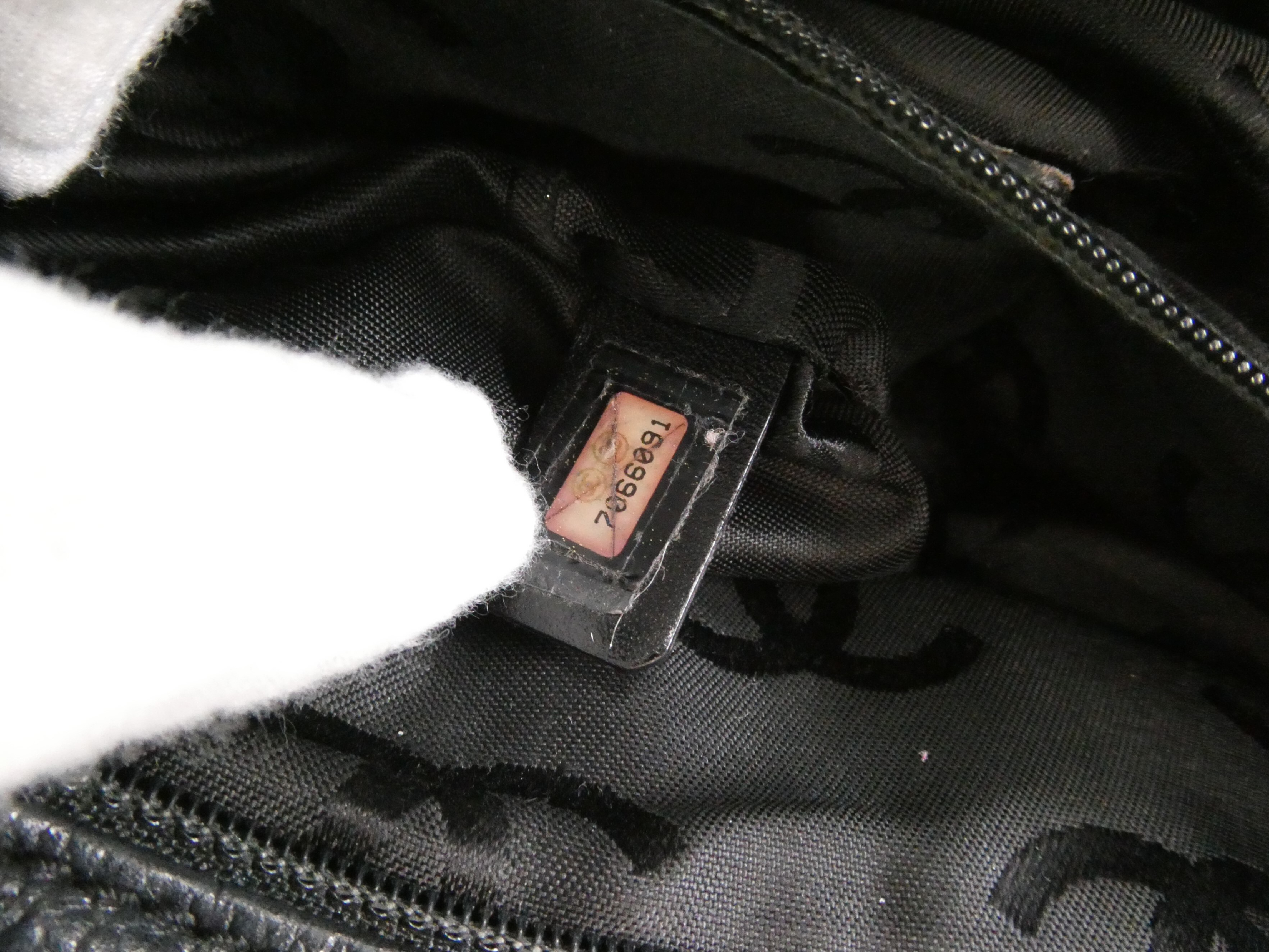 Caviar Skin Coco Mark Turnlock 2-Way Handbag — view 9