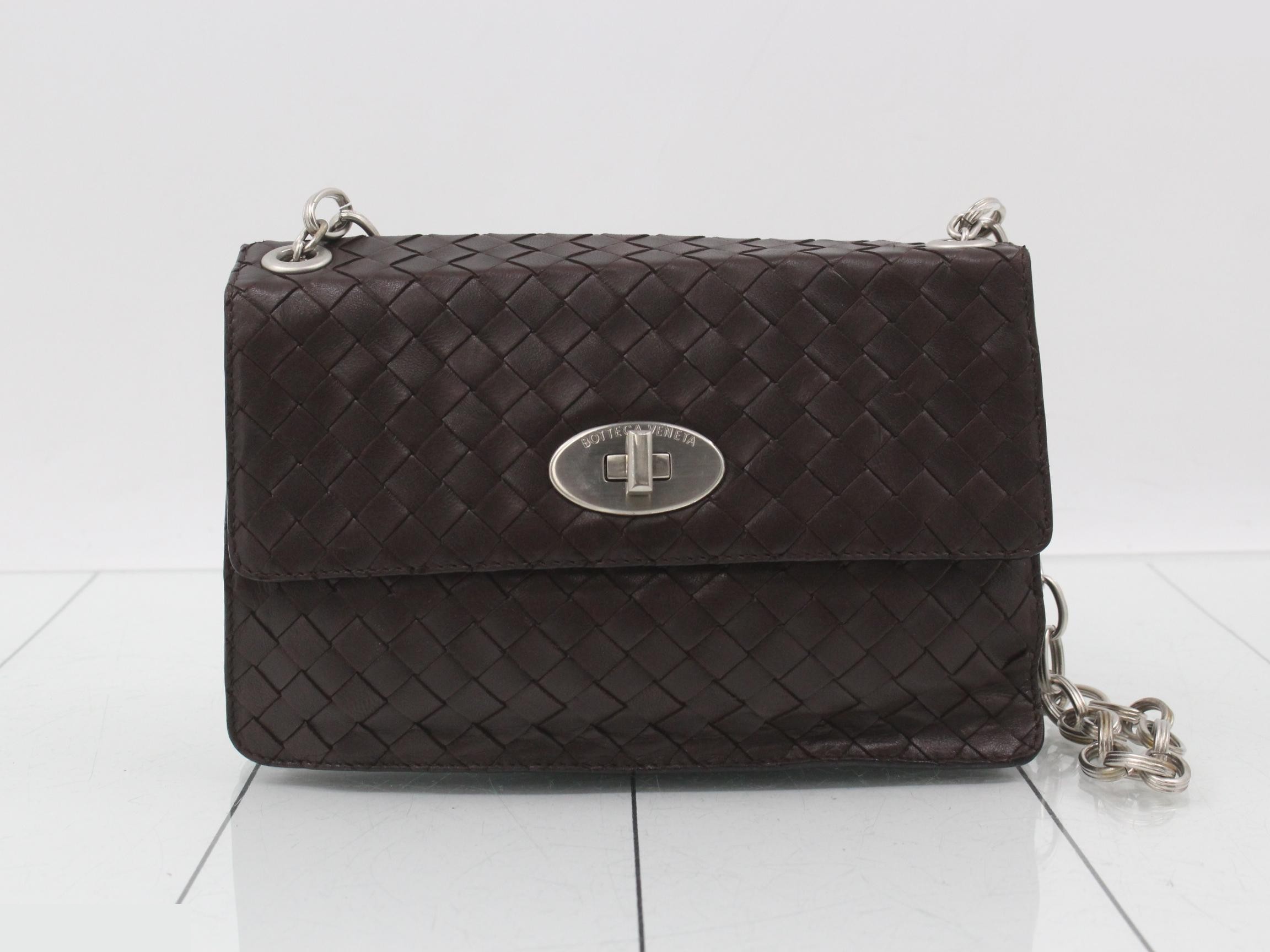 Chain shoulder bag
