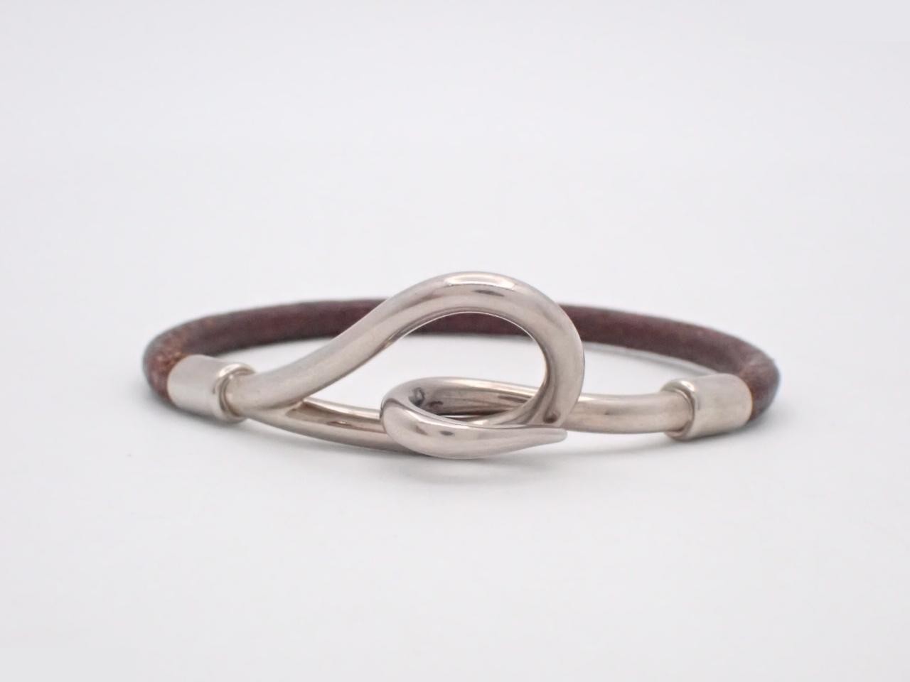 Jumbo size, silver hardware, brown bracelet, wrist circumference approximately 17cm