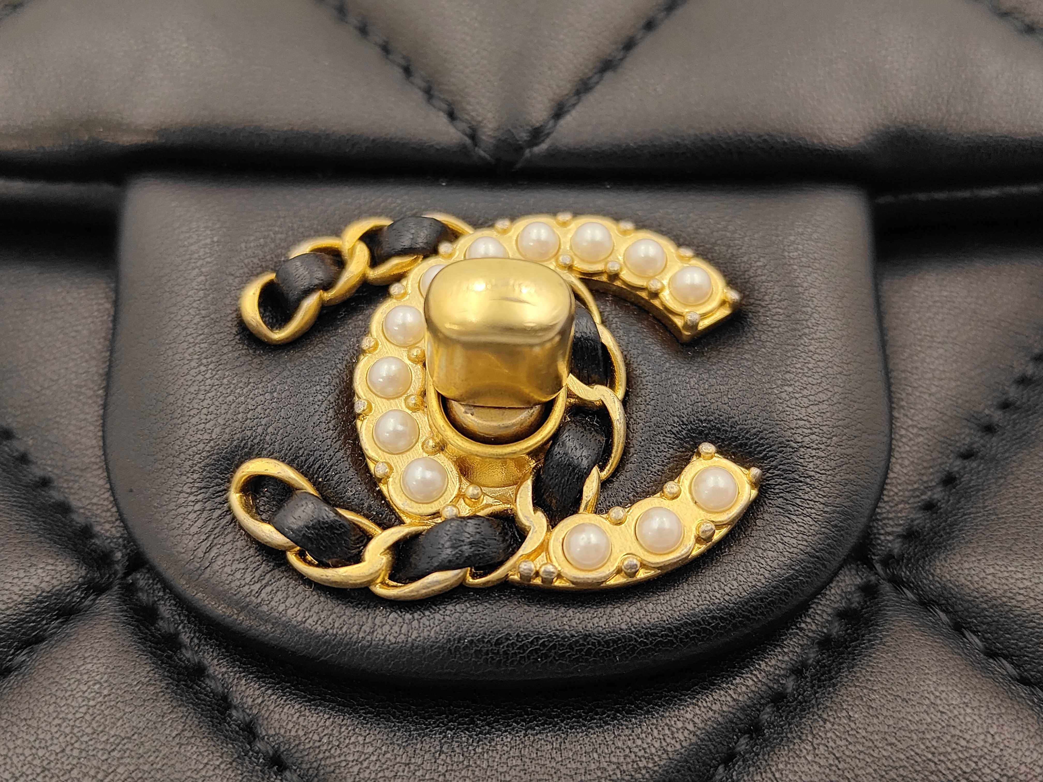 Matelassé Chain Shoulder Bag, Lambskin, Black, Pearl — view 13