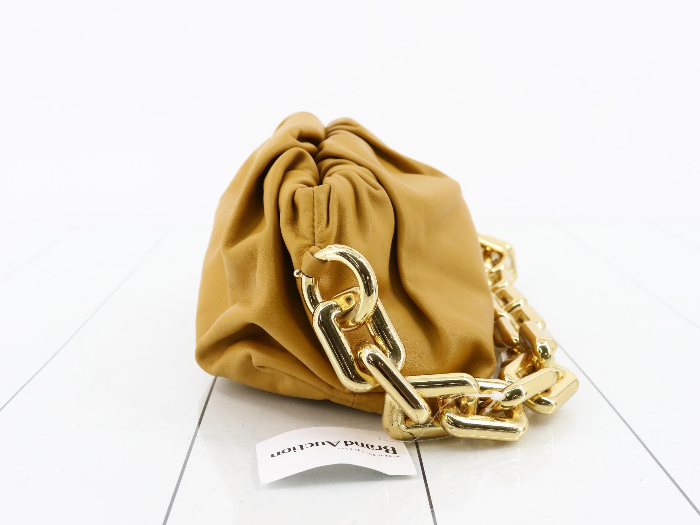 The Chain Pouch Leather Chain One-Shoulder Bag (Yellow) — view 3