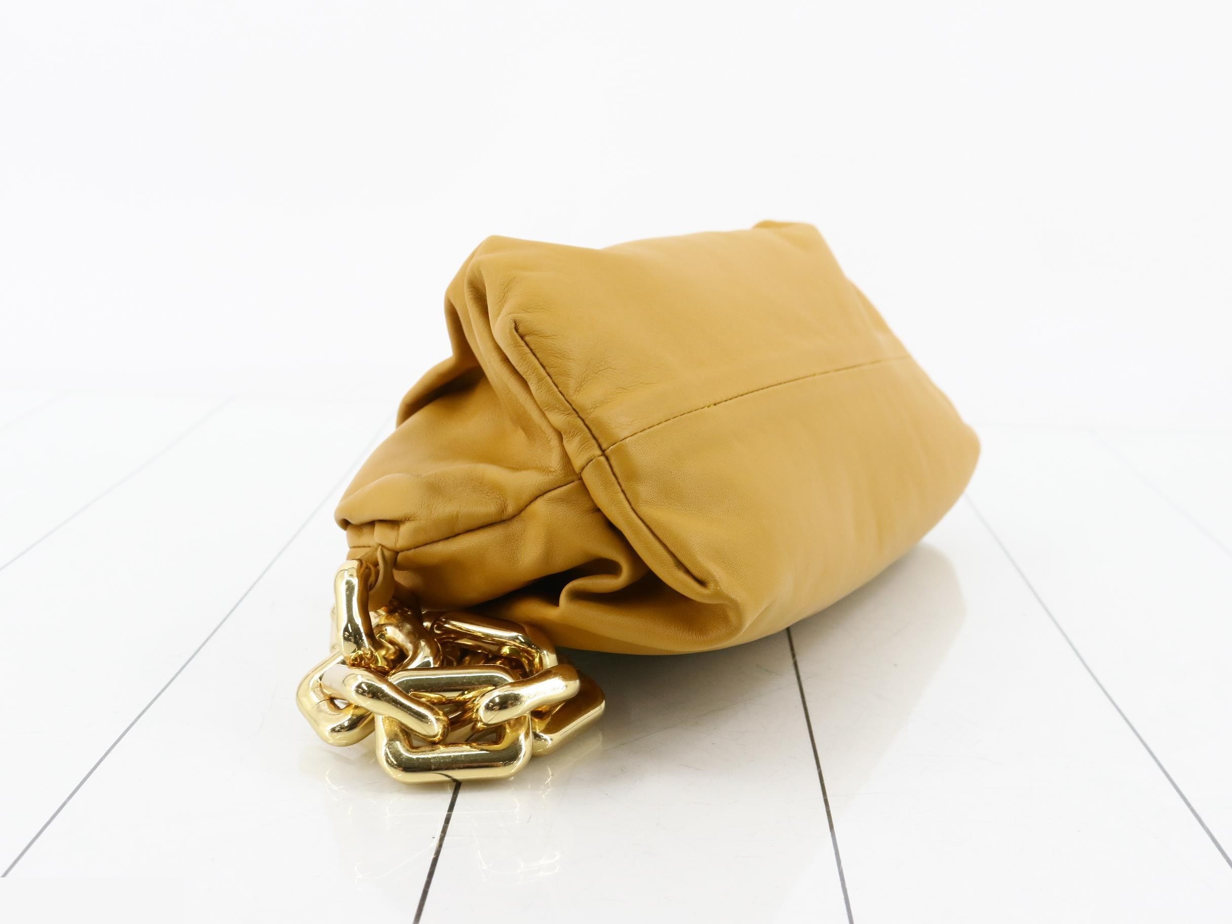 The Chain Pouch Leather Chain One-Shoulder Bag (Yellow) — view 5