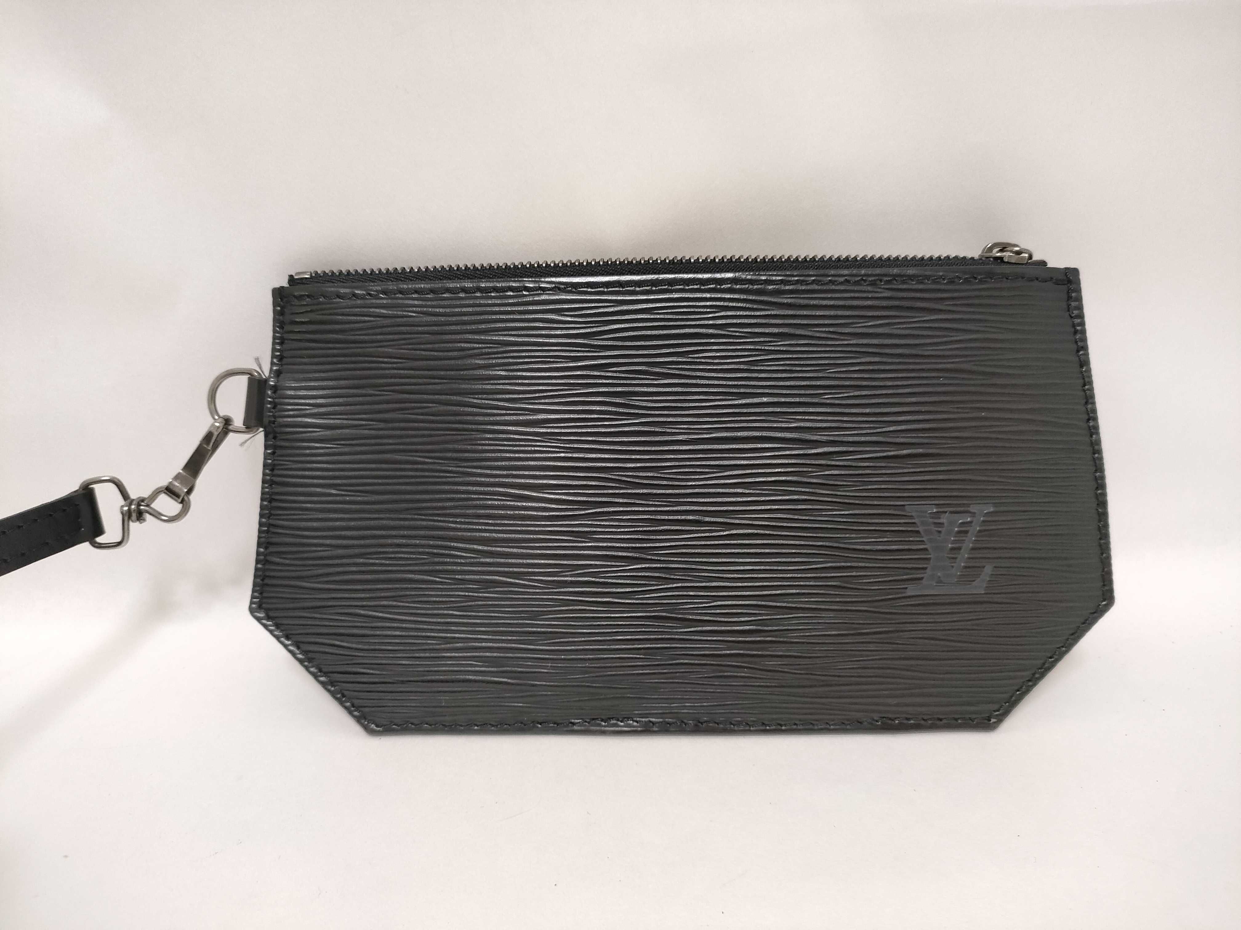 Epi Louis Vuitton LV Epi Sac à Do One Shoulder Bag Noir Shoulder Bag — view 12