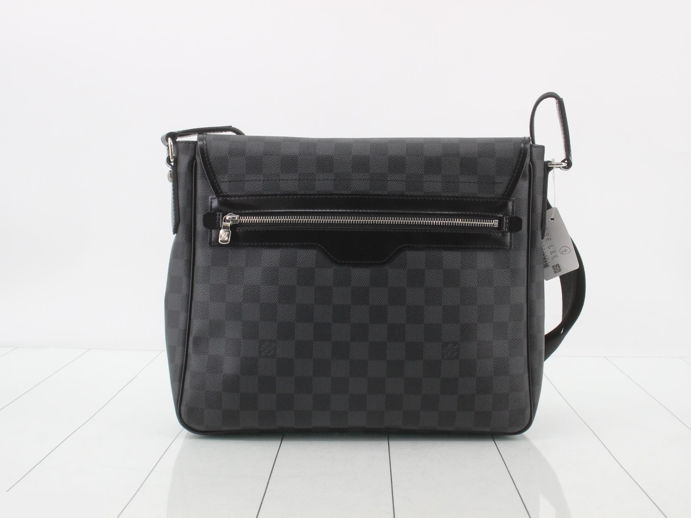 Damier Graphite Daniel MM Shoulder Bag — view 2