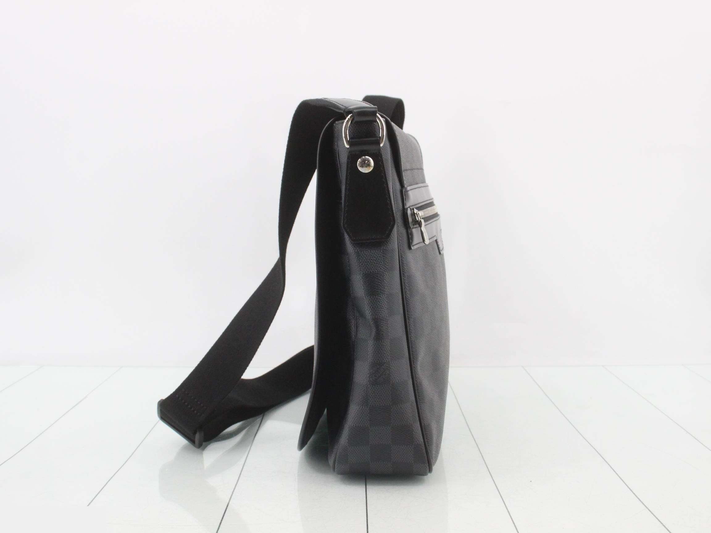 Damier Graphite Daniel MM Shoulder Bag — view 3