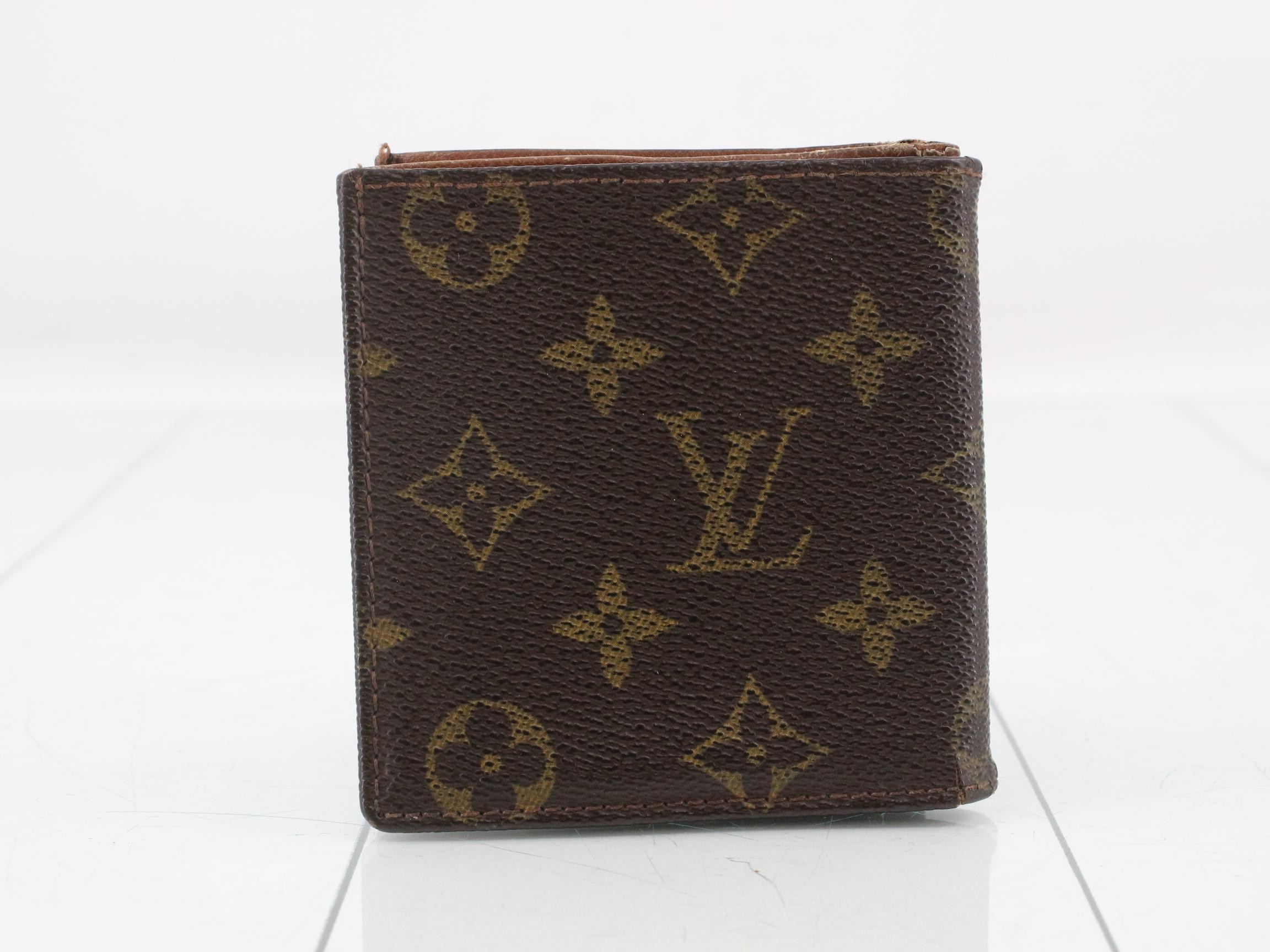 Card case, bi-fold — view 2
