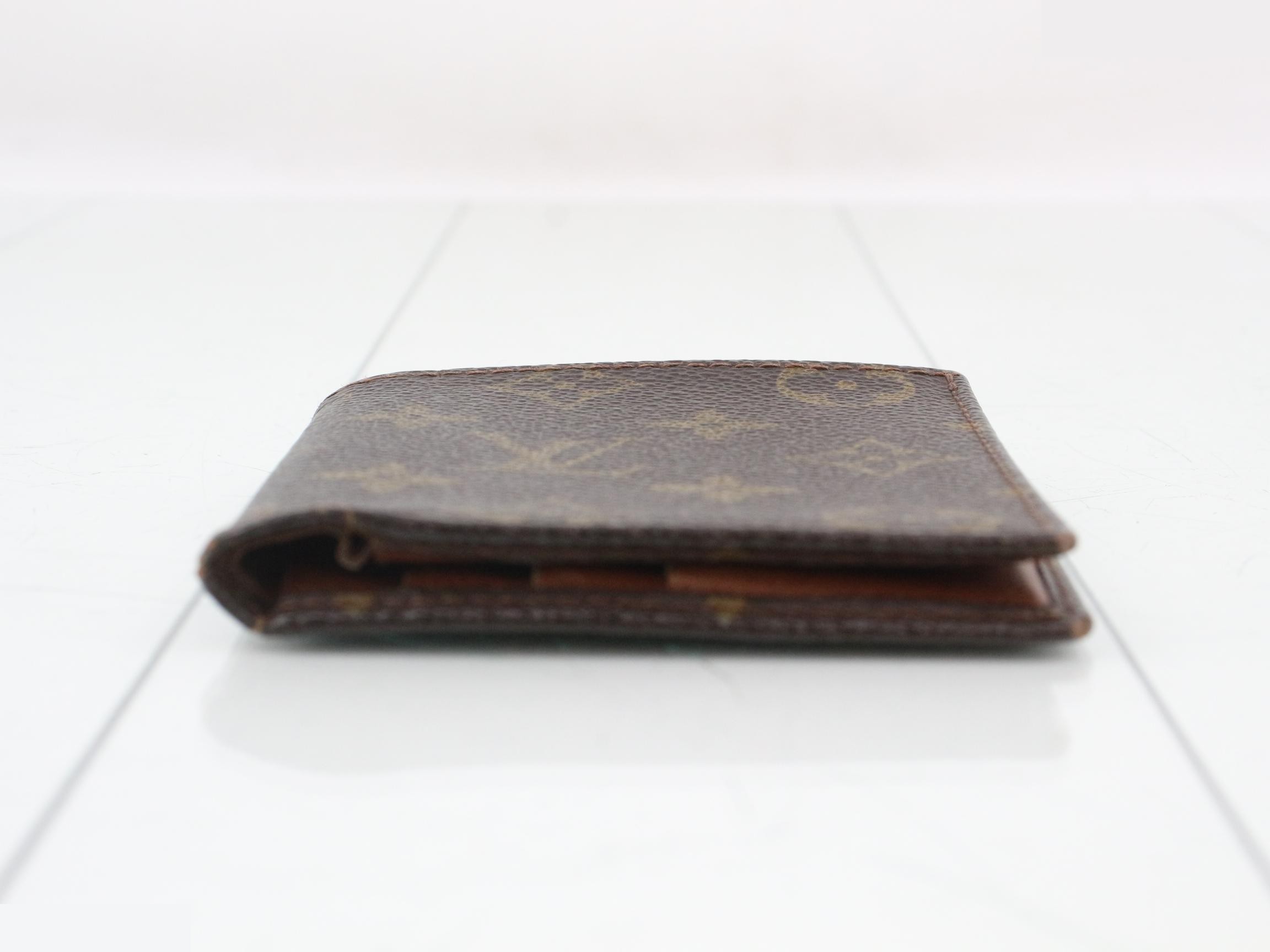 Card case, bi-fold — view 3