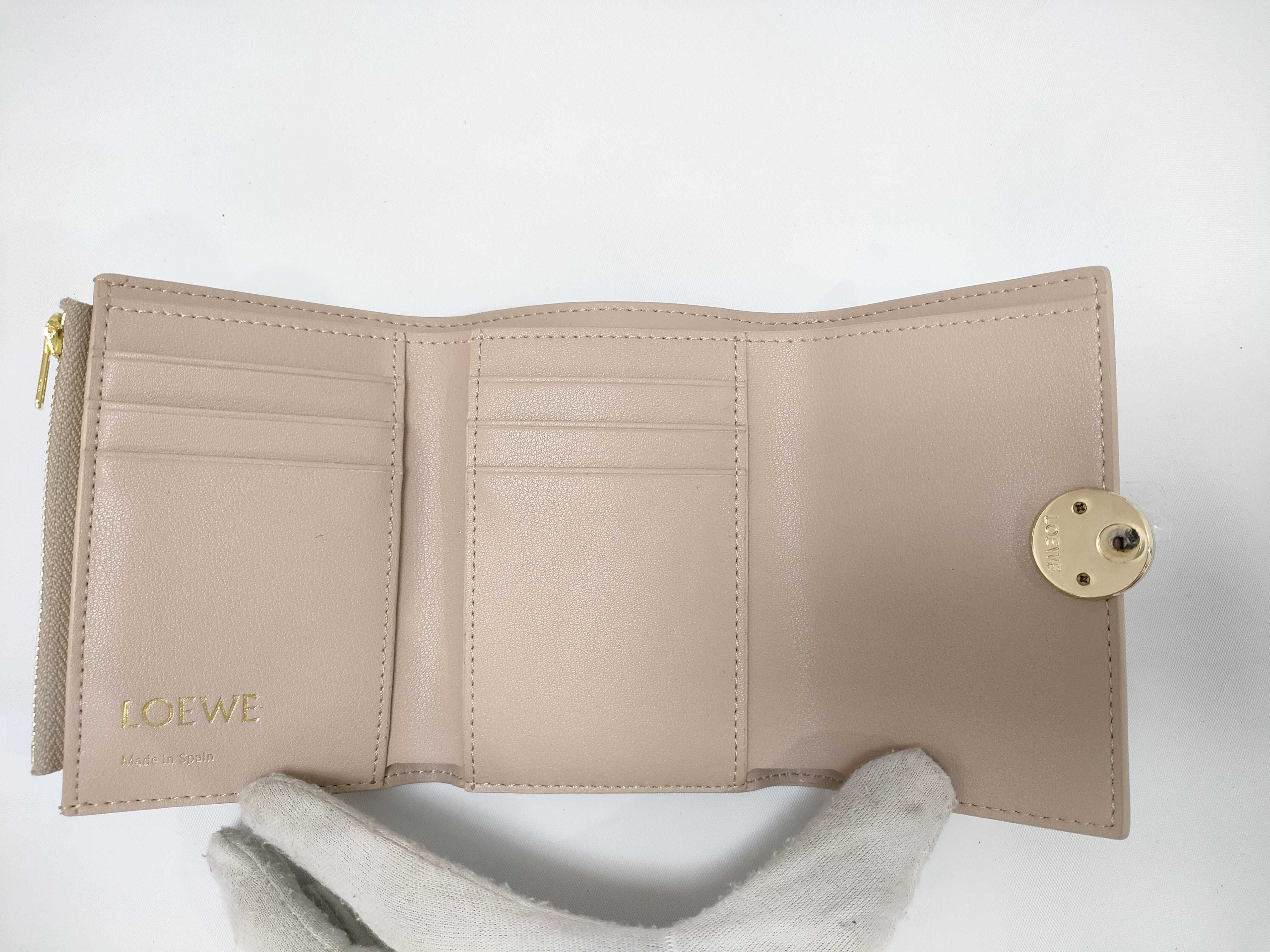 Tri-fold Wallet, Loewe Pebble Vertical Wallet, Small Wallet — view 8
