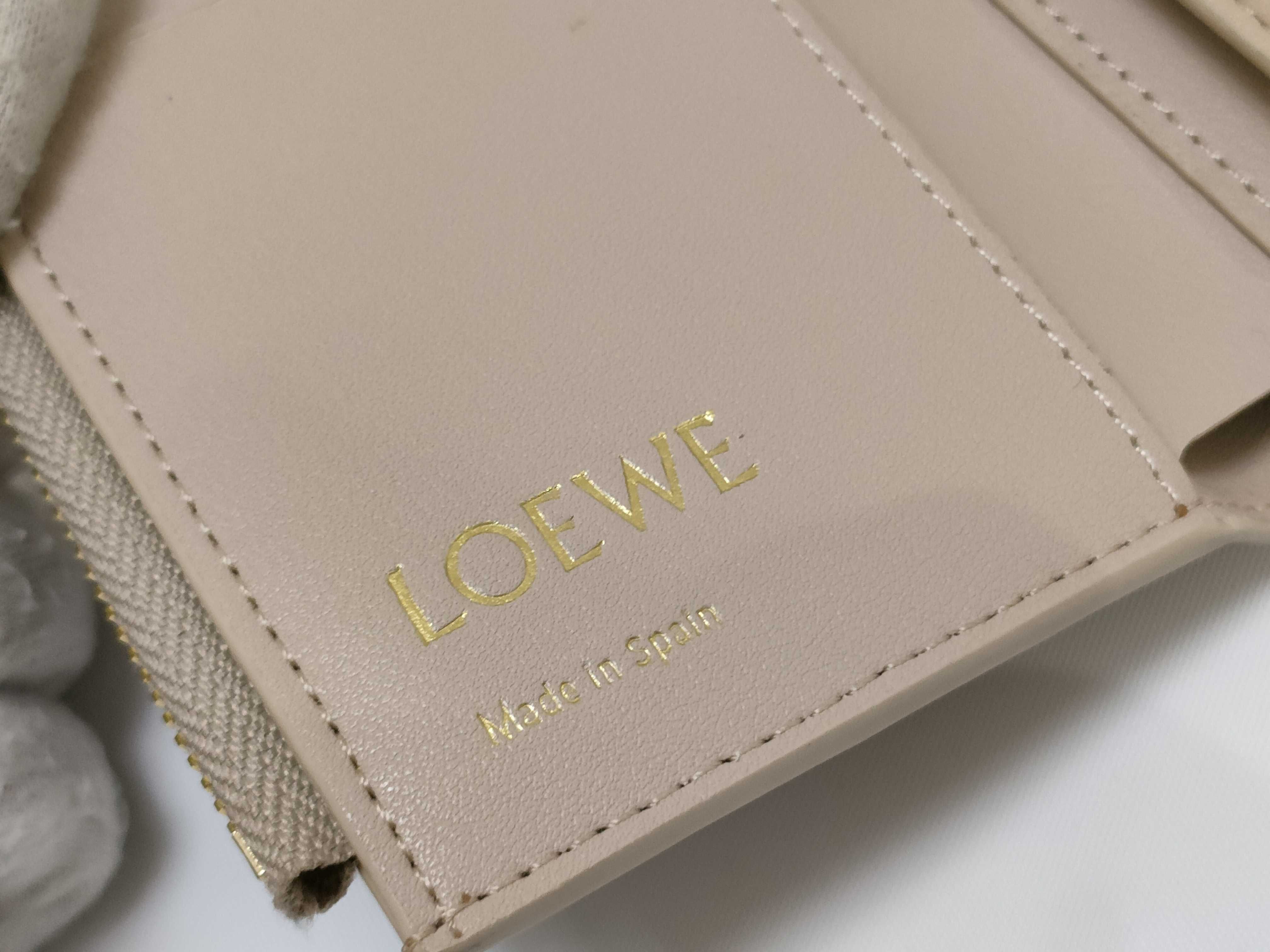 Tri-fold Wallet, Loewe Pebble Vertical Wallet, Small Wallet — view 9
