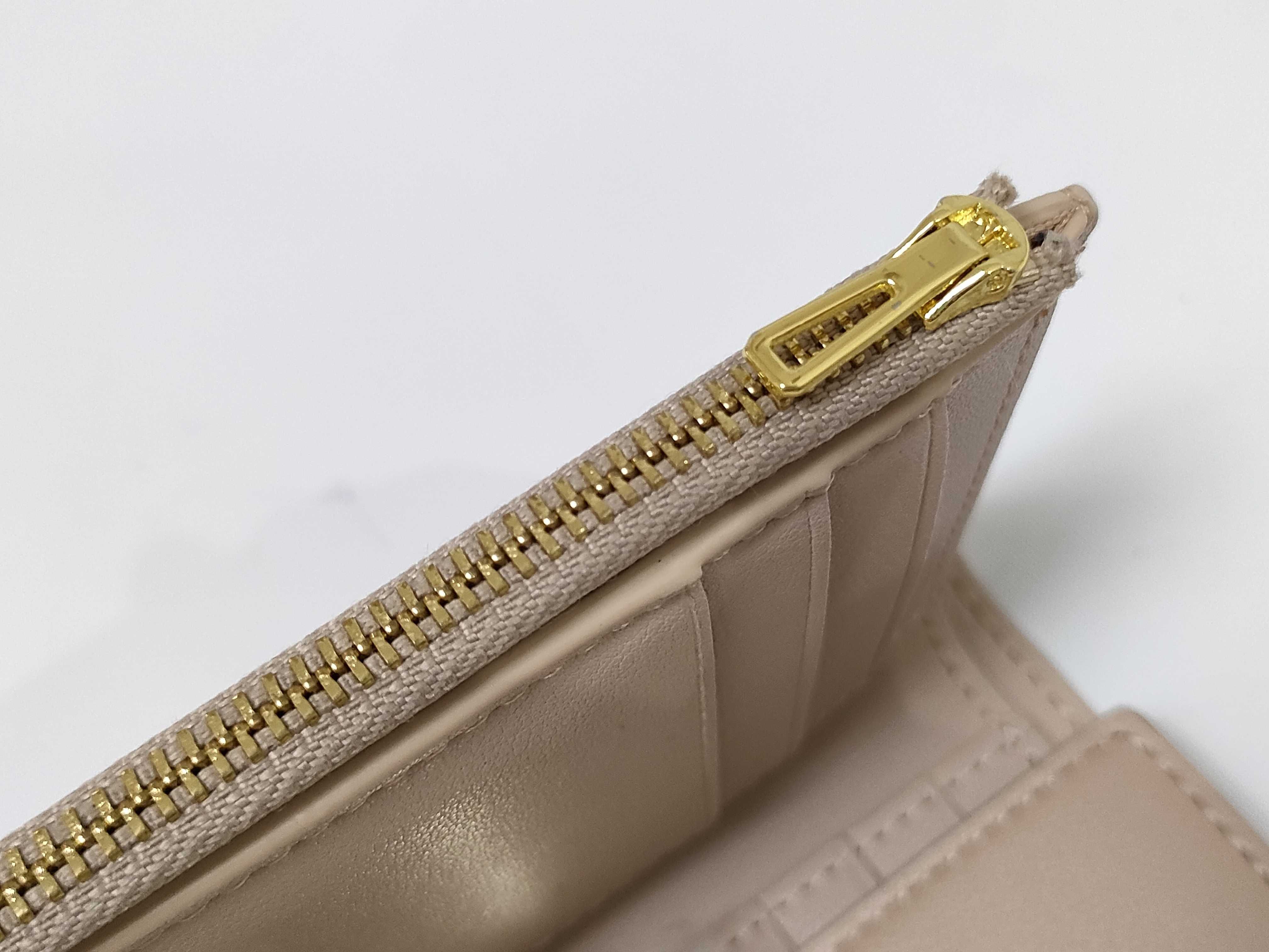 Tri-fold Wallet, Loewe Pebble Vertical Wallet, Small Wallet — view 10