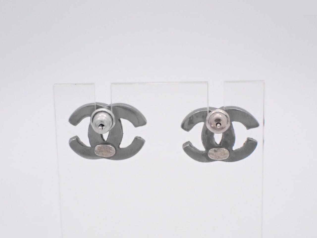earrings, model 00A, Coco Mark, rhinestone, gunmetal finish, 1.7cm wide. — view 2