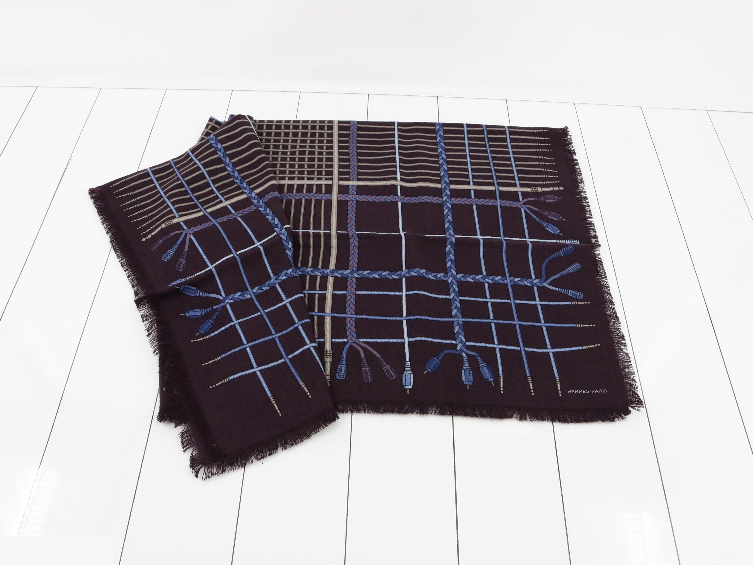 Shawl, Size 90, 65% Cashmere, 35% Silk, Item Number 282744T-02 — view 3