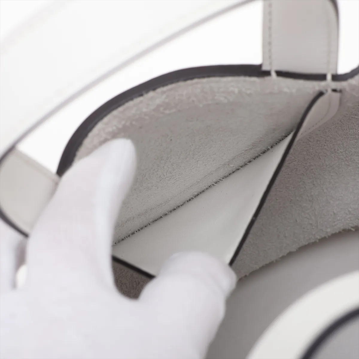 In the Loop 18, Taurillon Clemence x Veau Swift, New White, Silver Hardware, B: 2023 — view 8