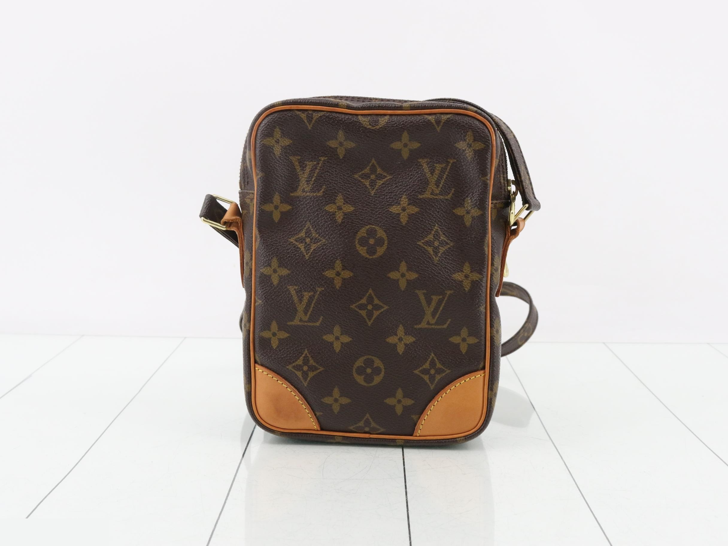 M45236 Amazon Shoulder Bag — view 2
