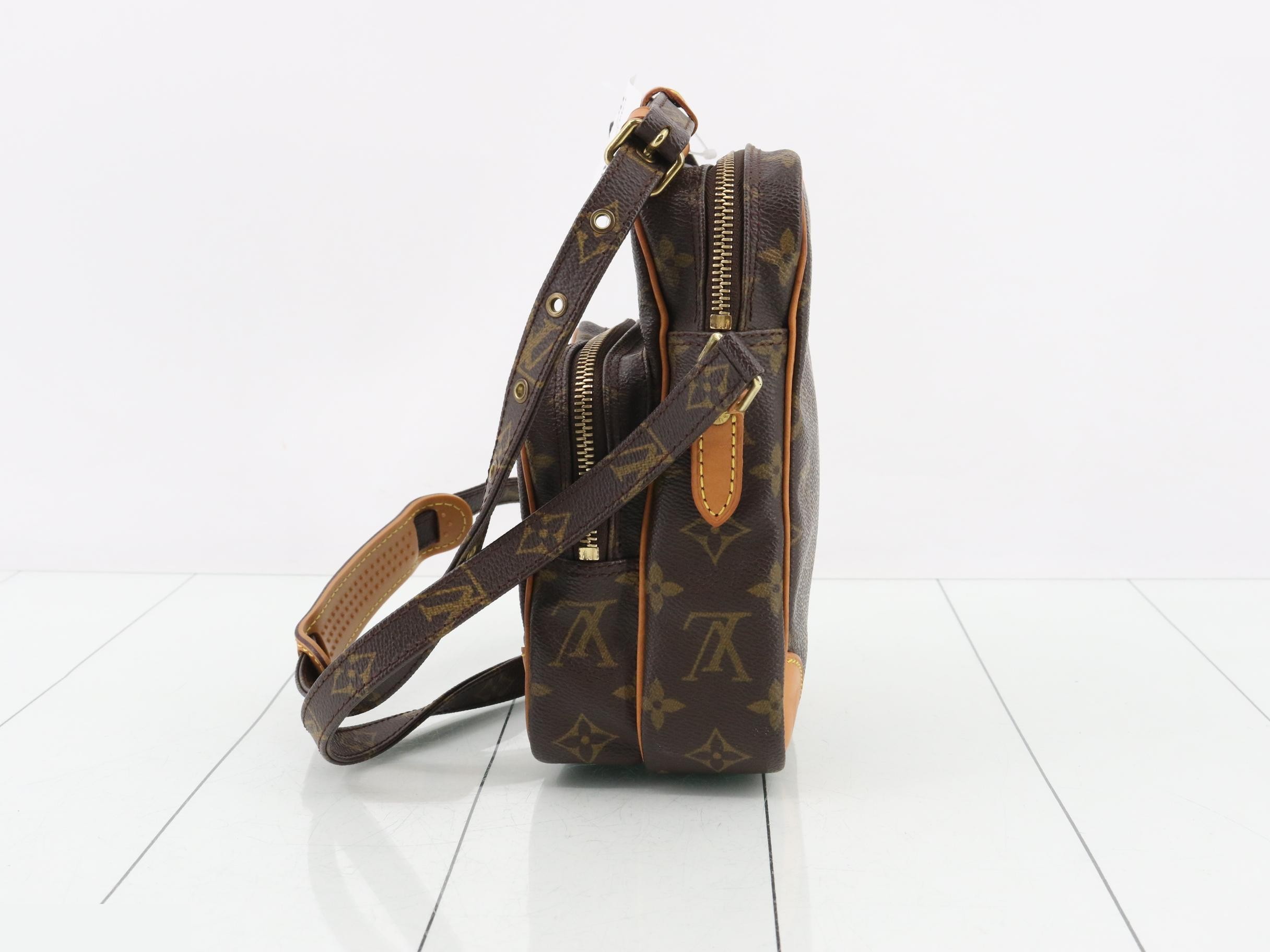 M45236 Amazon Shoulder Bag — view 3