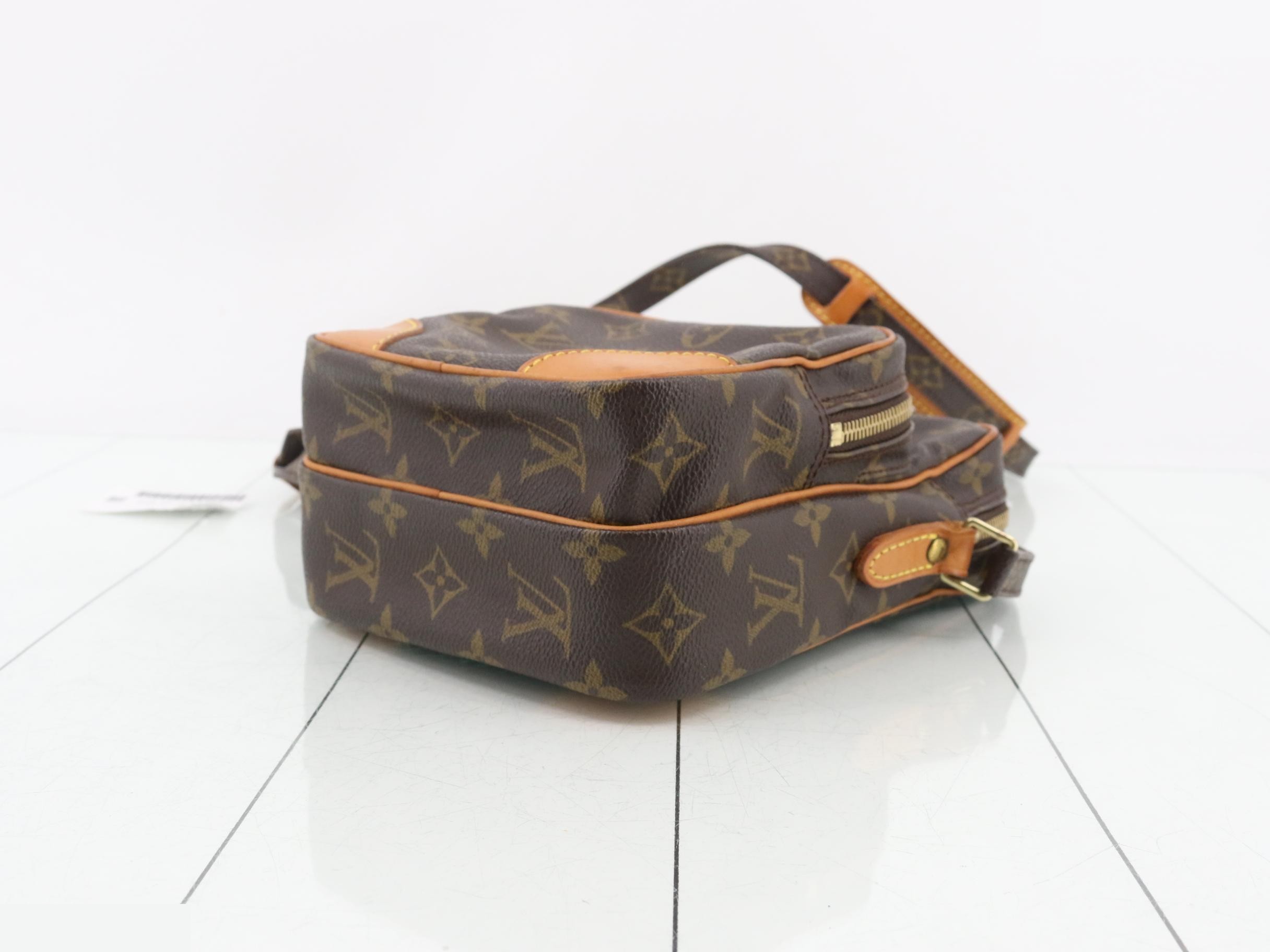 M45236 Amazon Shoulder Bag — view 6