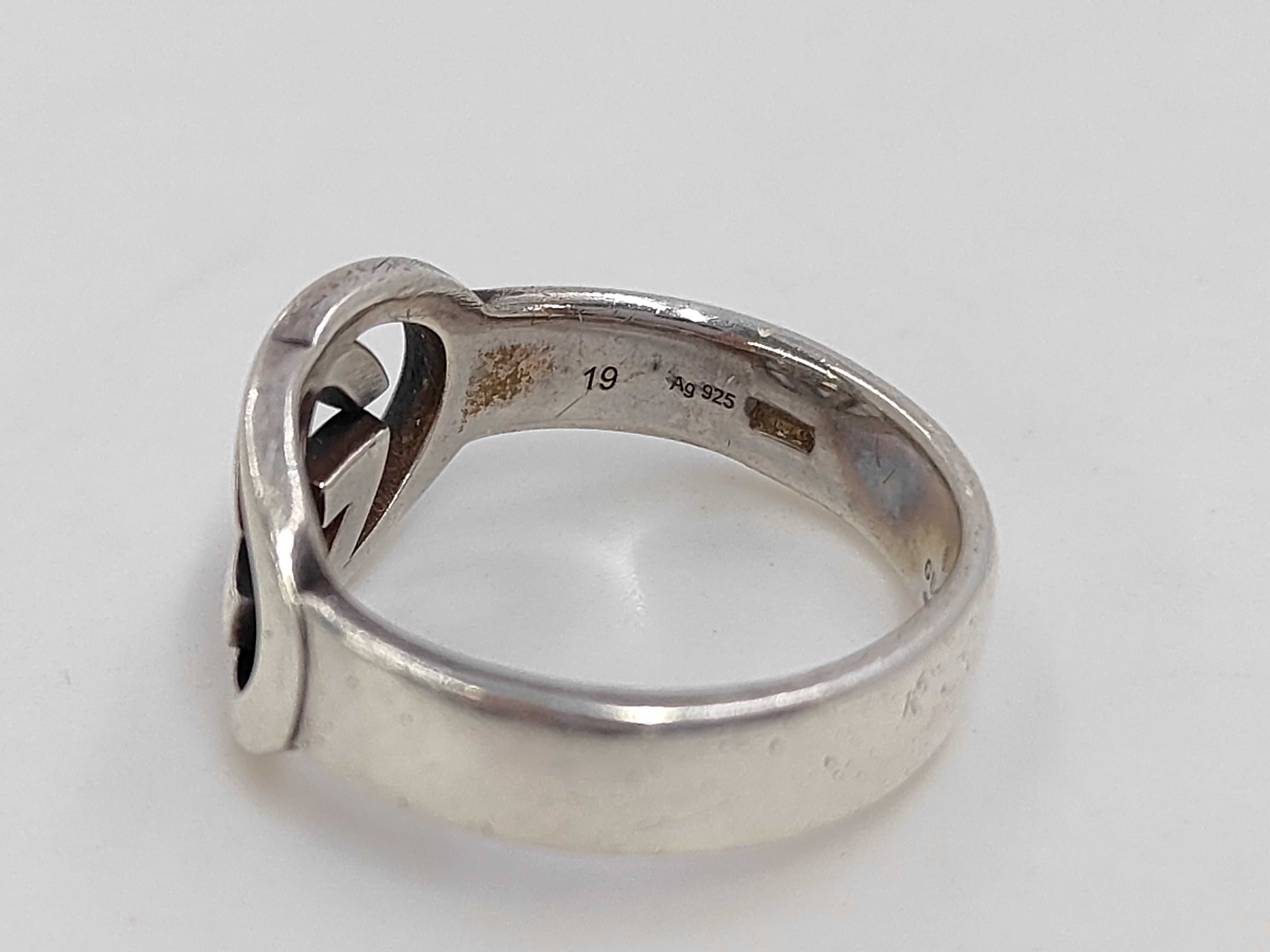 Interlocking Ring — view 3