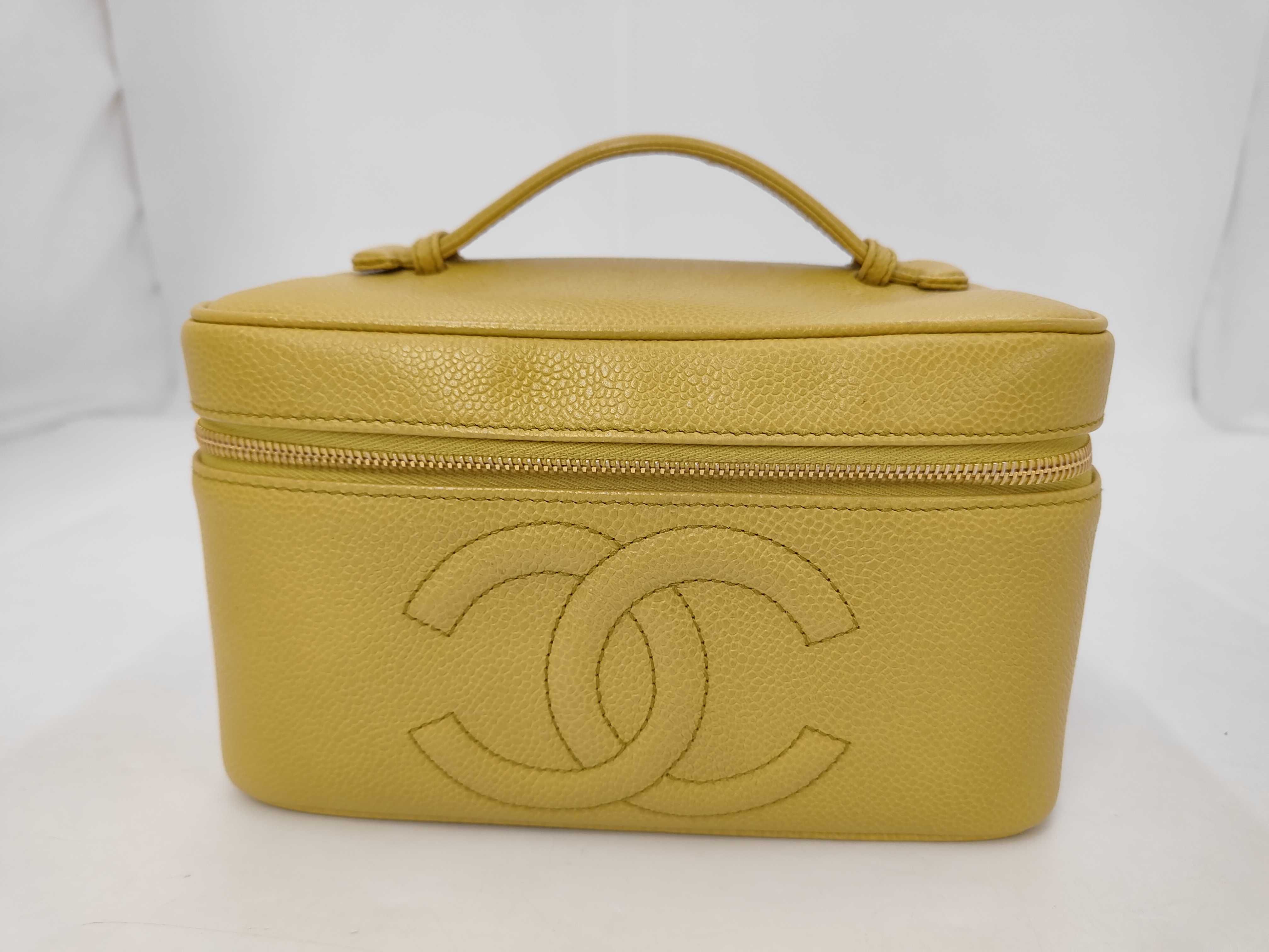 Caviar Skin Vanity Bag with Mirror (Handbag)