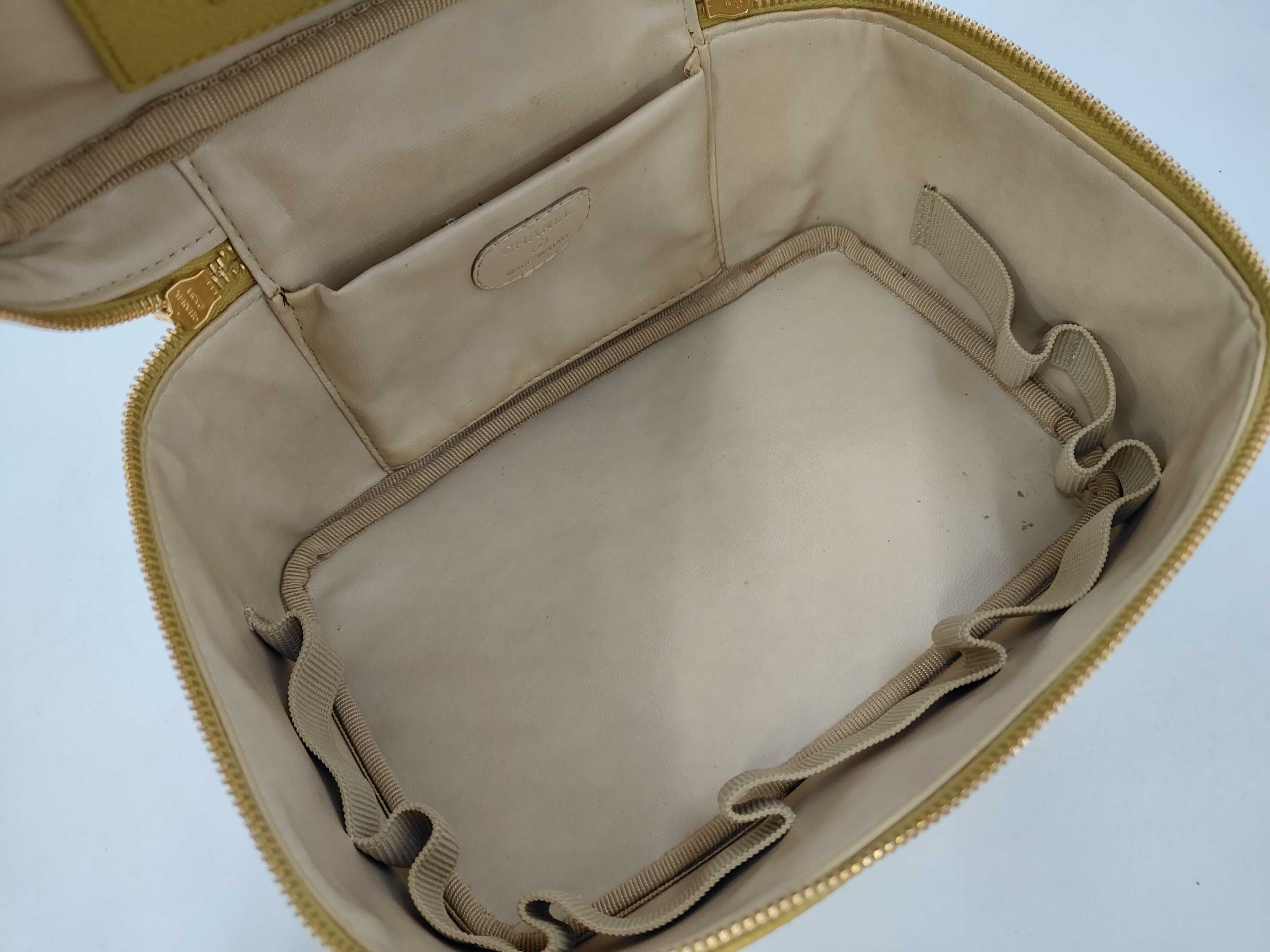 Caviar Skin Vanity Bag with Mirror (Handbag) — view 10