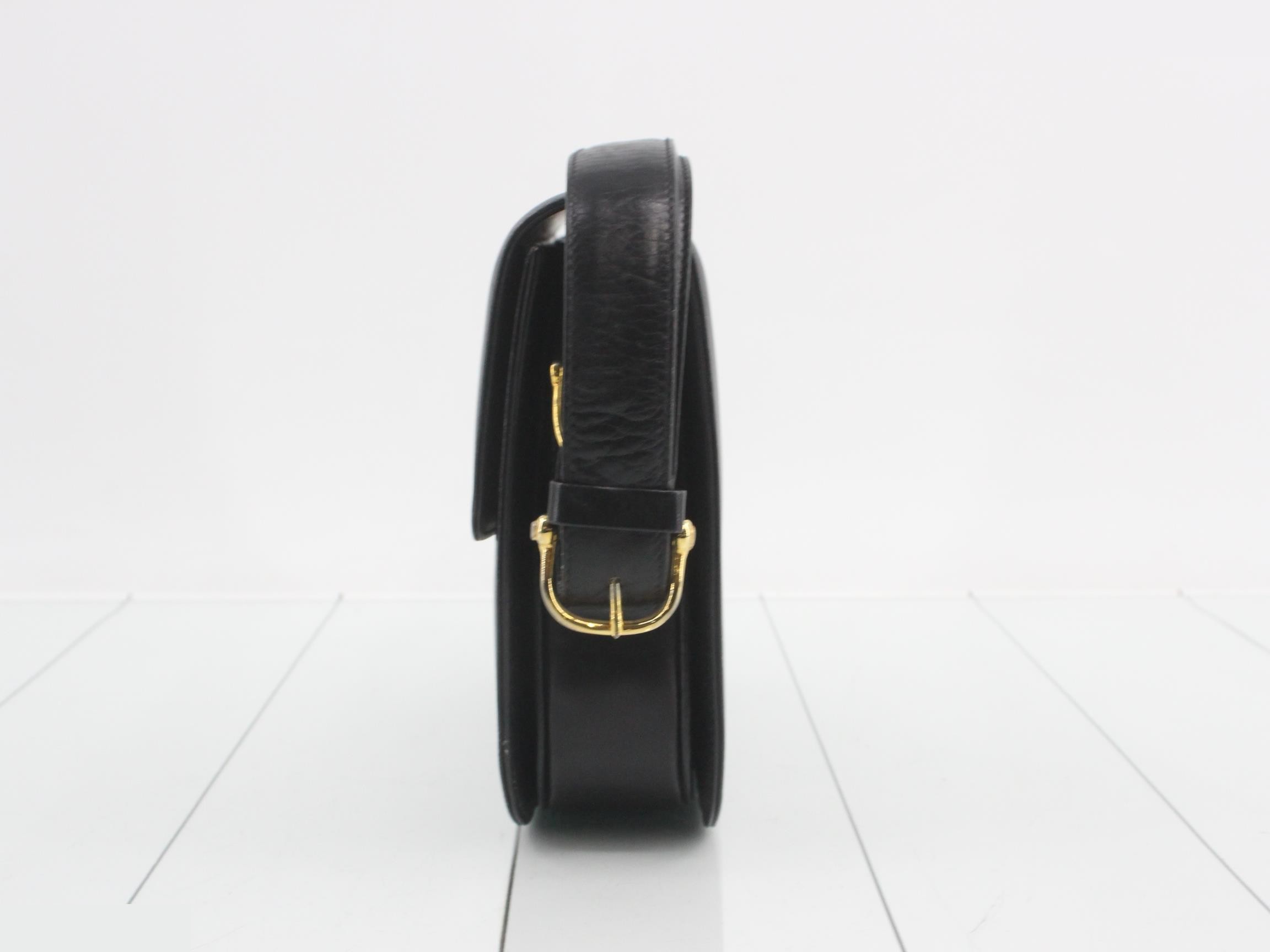 Vintage leather shoulder bag with carriage hardware — view 3