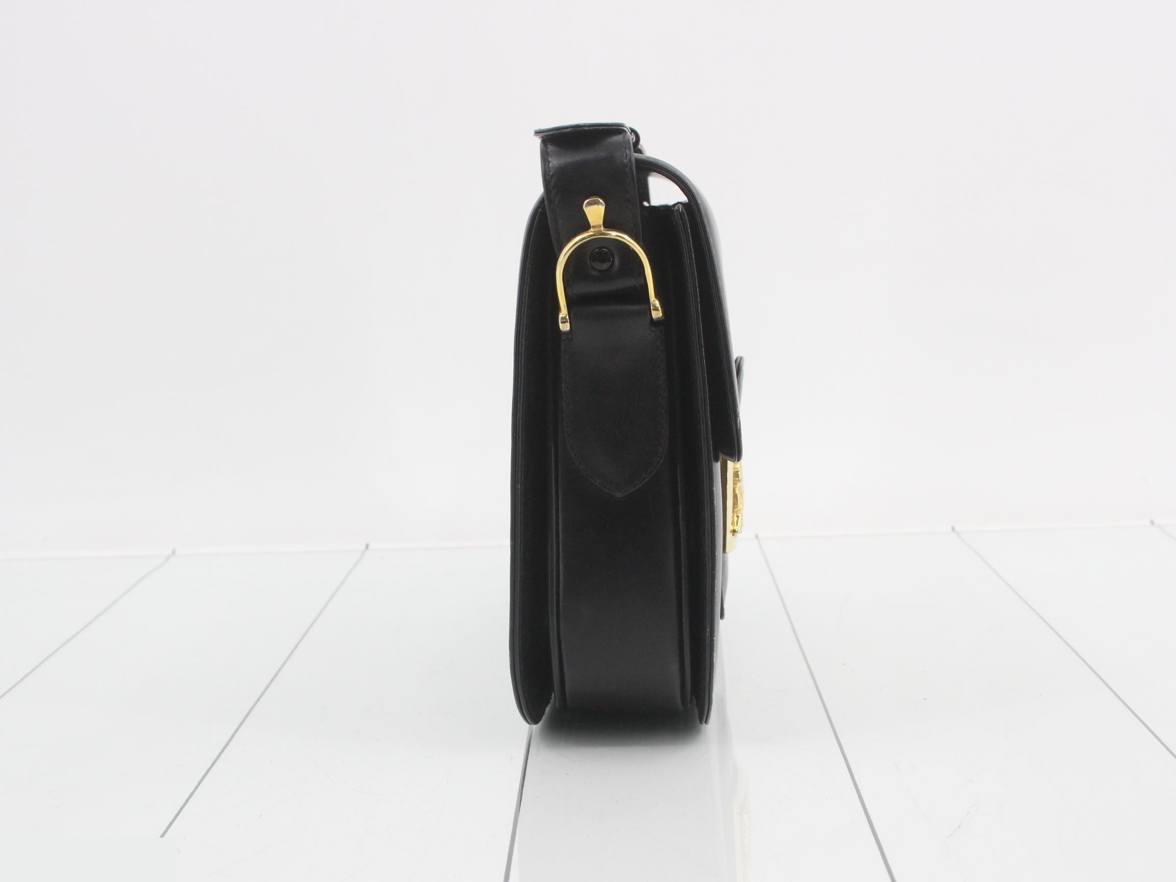 Vintage leather shoulder bag with carriage hardware — view 4