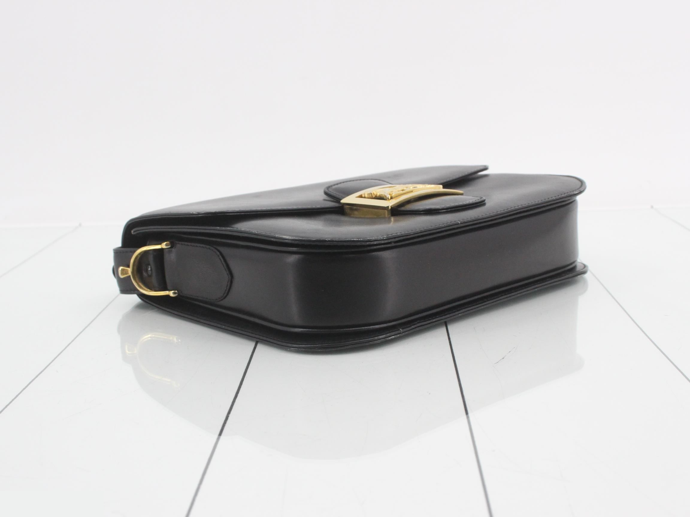 Vintage leather shoulder bag with carriage hardware — view 5