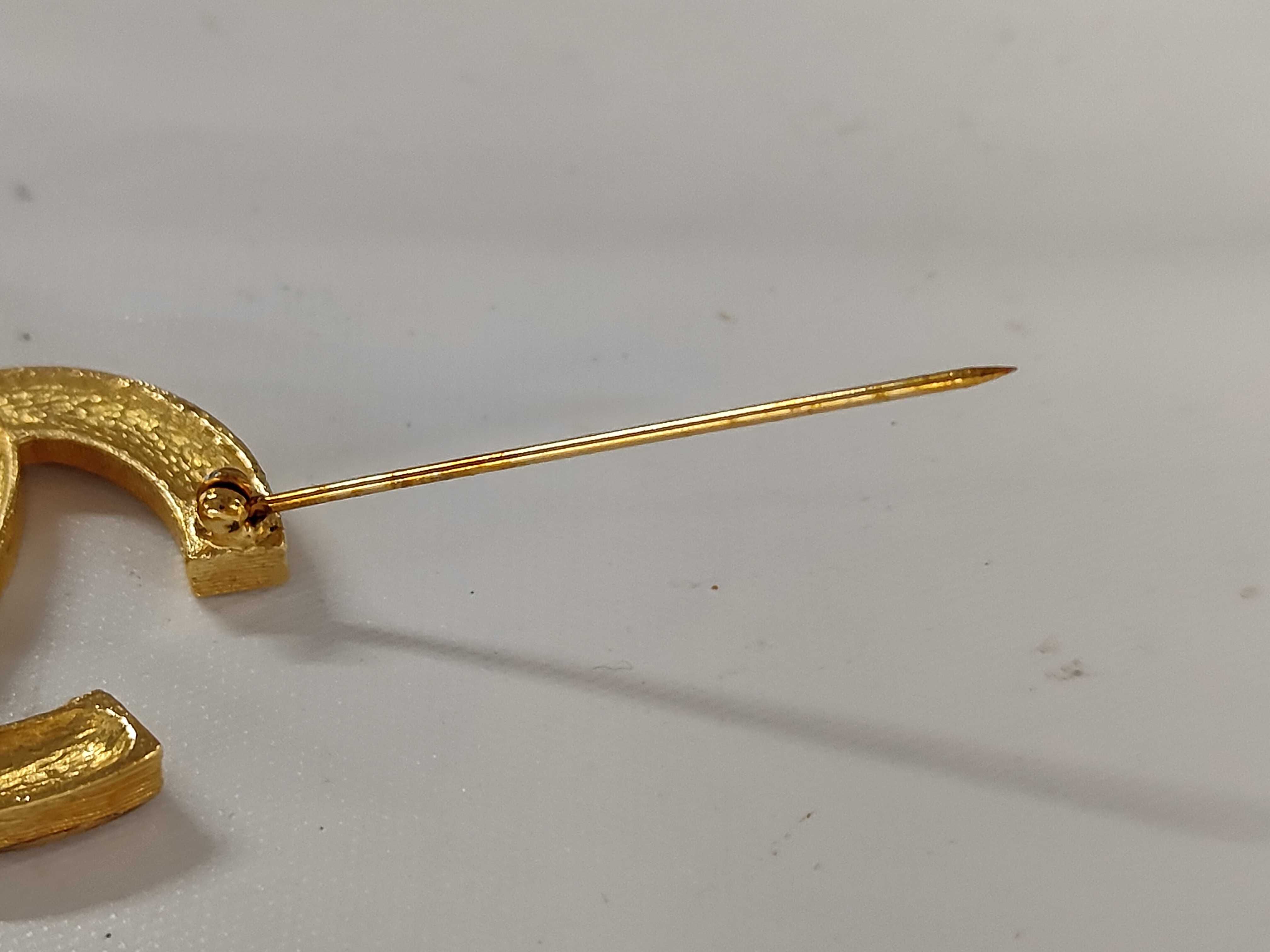 Brooch with Box, Rhinestone and Gold — view 3