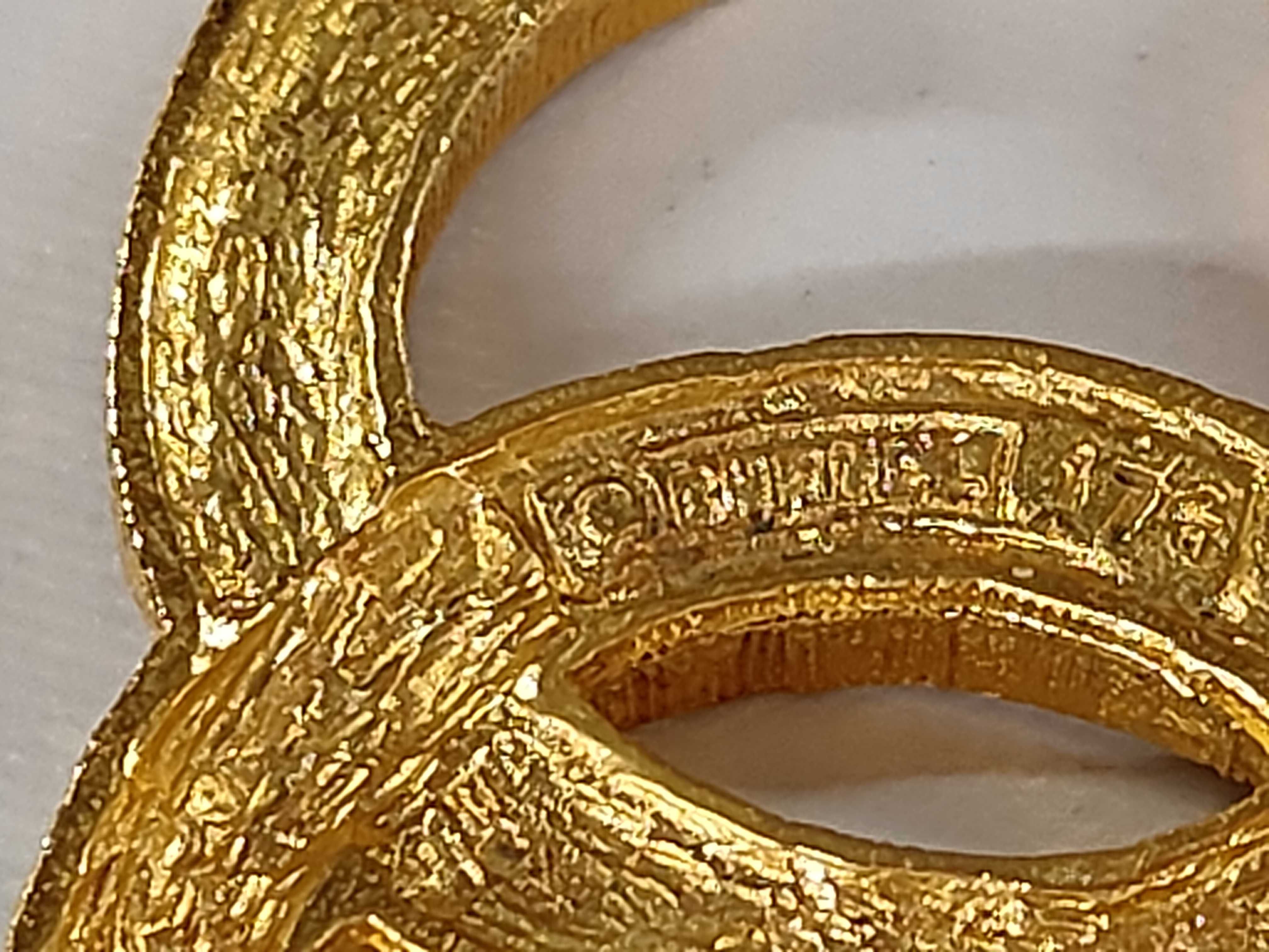 Brooch with Box, Rhinestone and Gold — view 4
