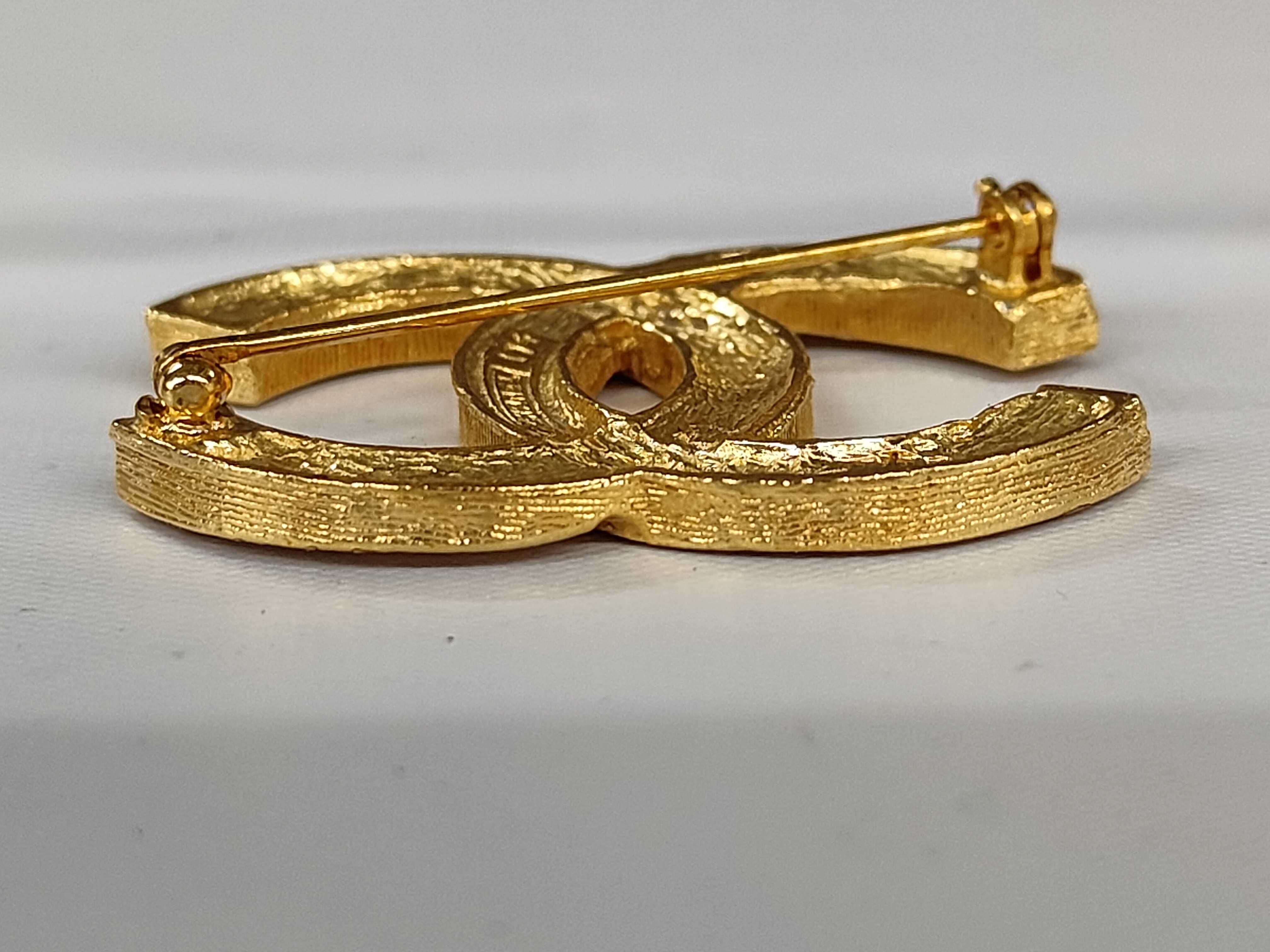 Brooch with Box, Rhinestone and Gold — view 6