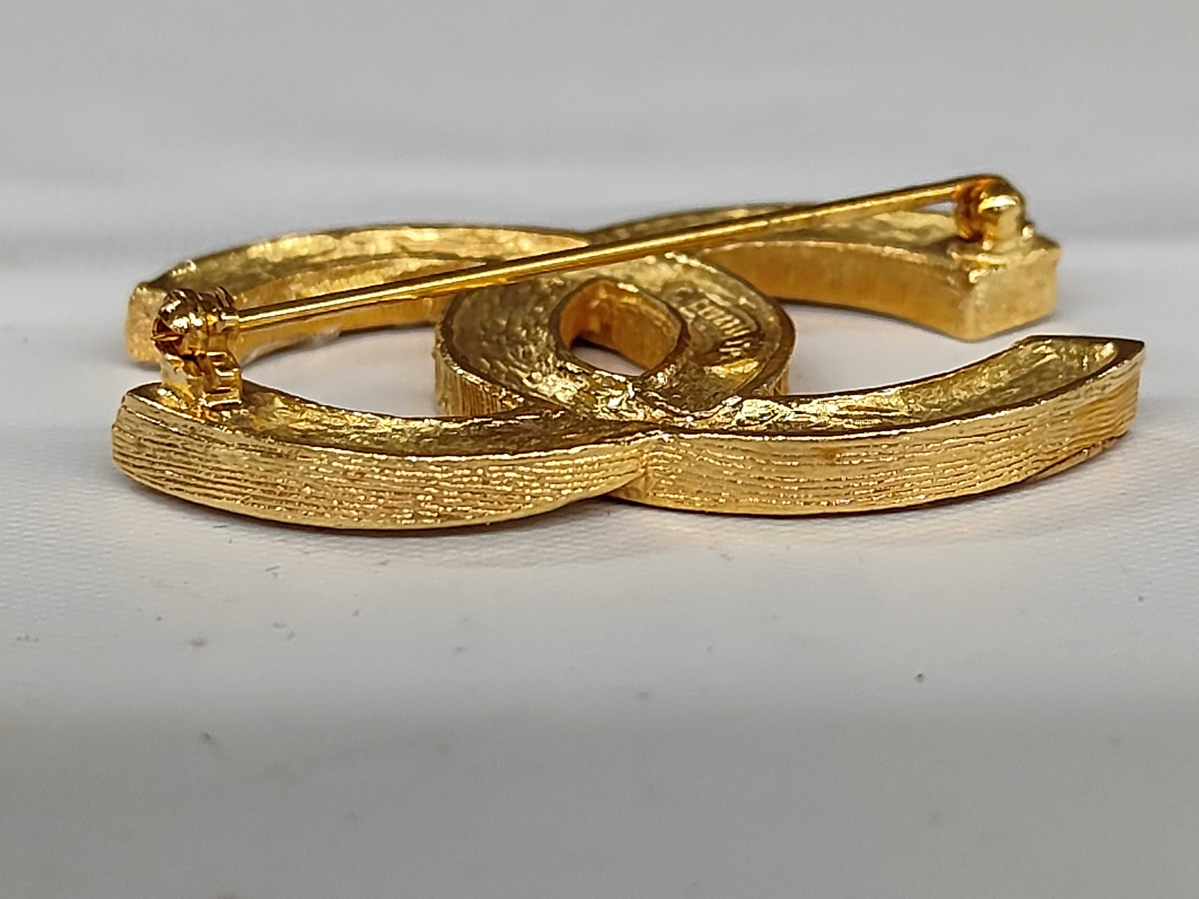 Brooch with Box, Rhinestone and Gold — view 7