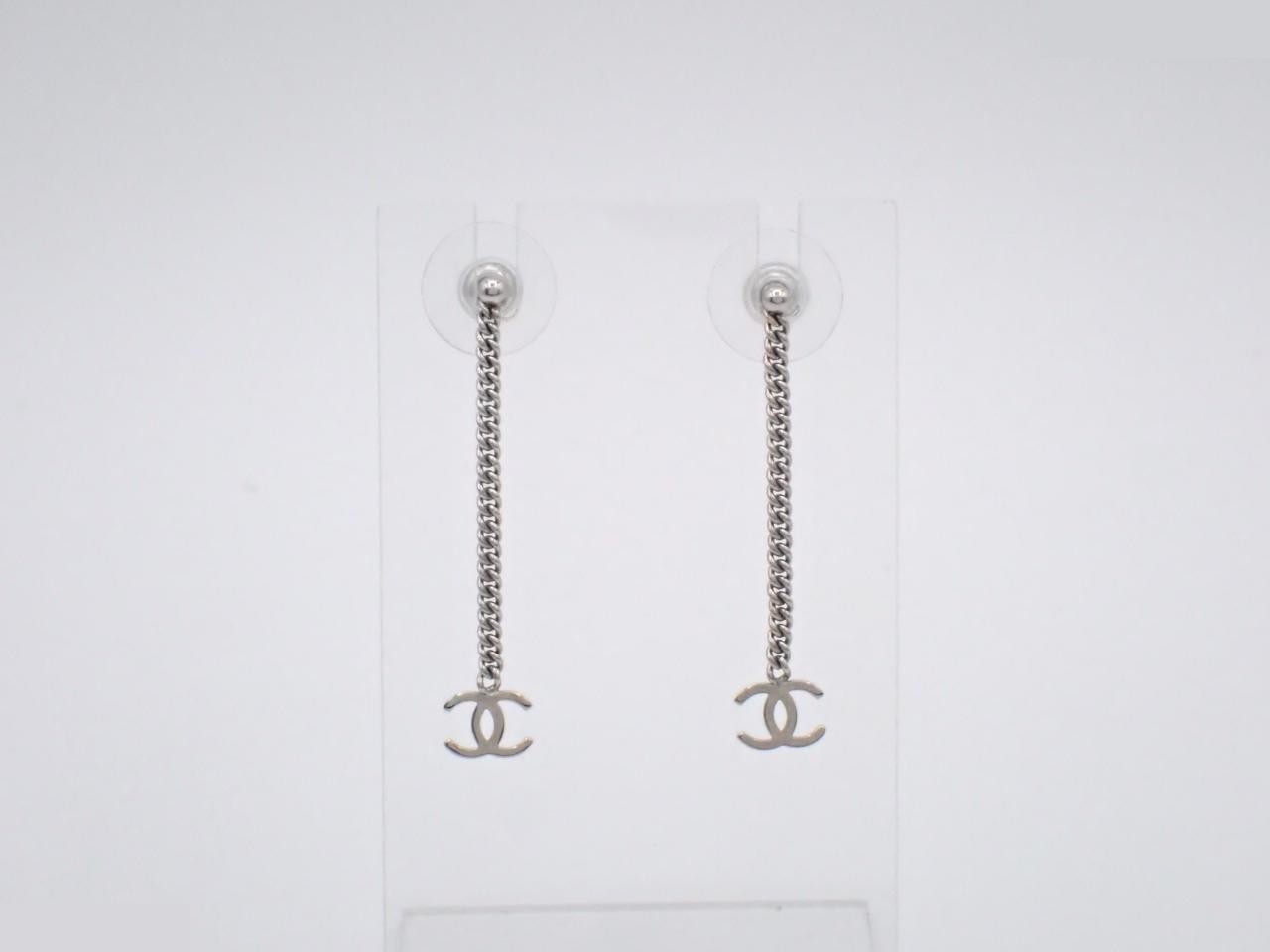 Coco Mark Swing Chain Earrings