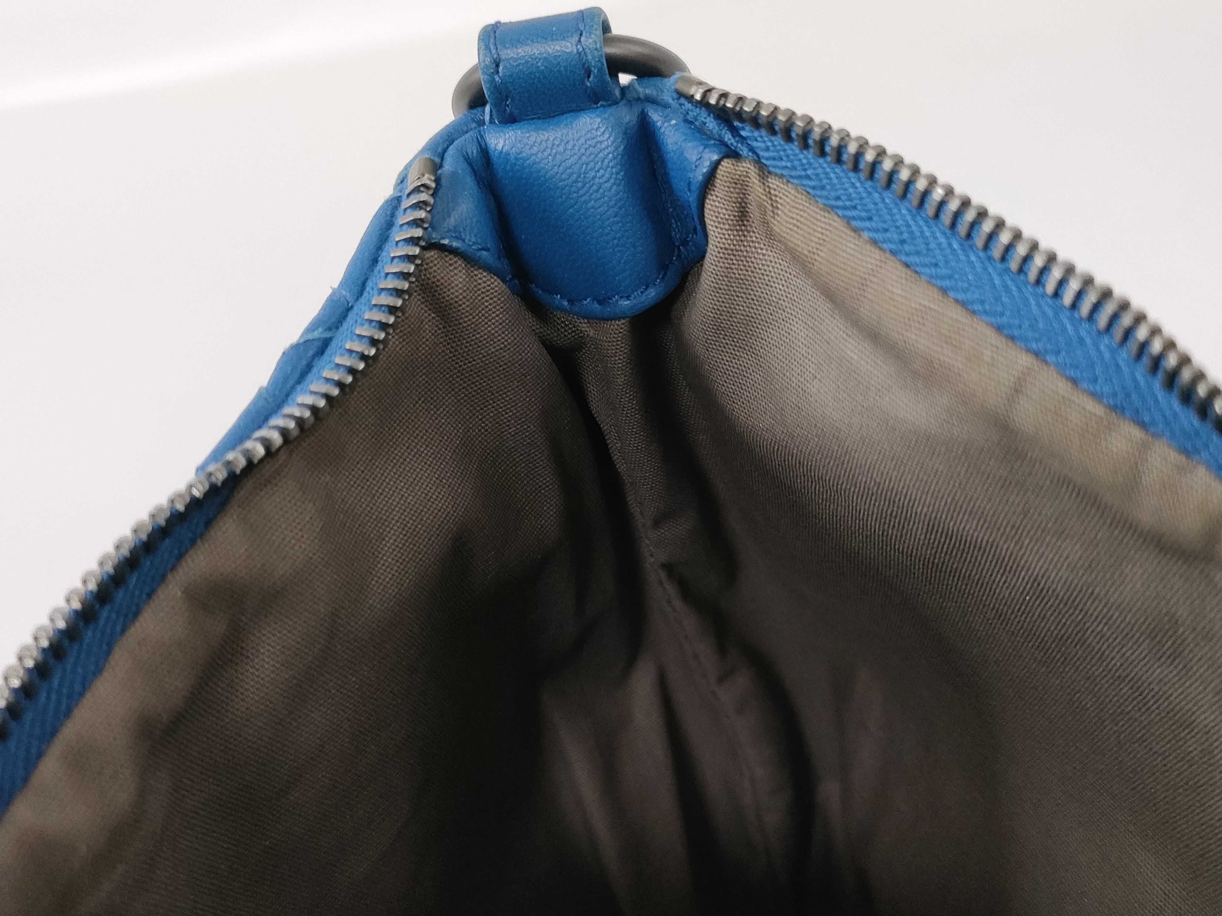 Intrecciato Bottega Shoulder Bag — view 11