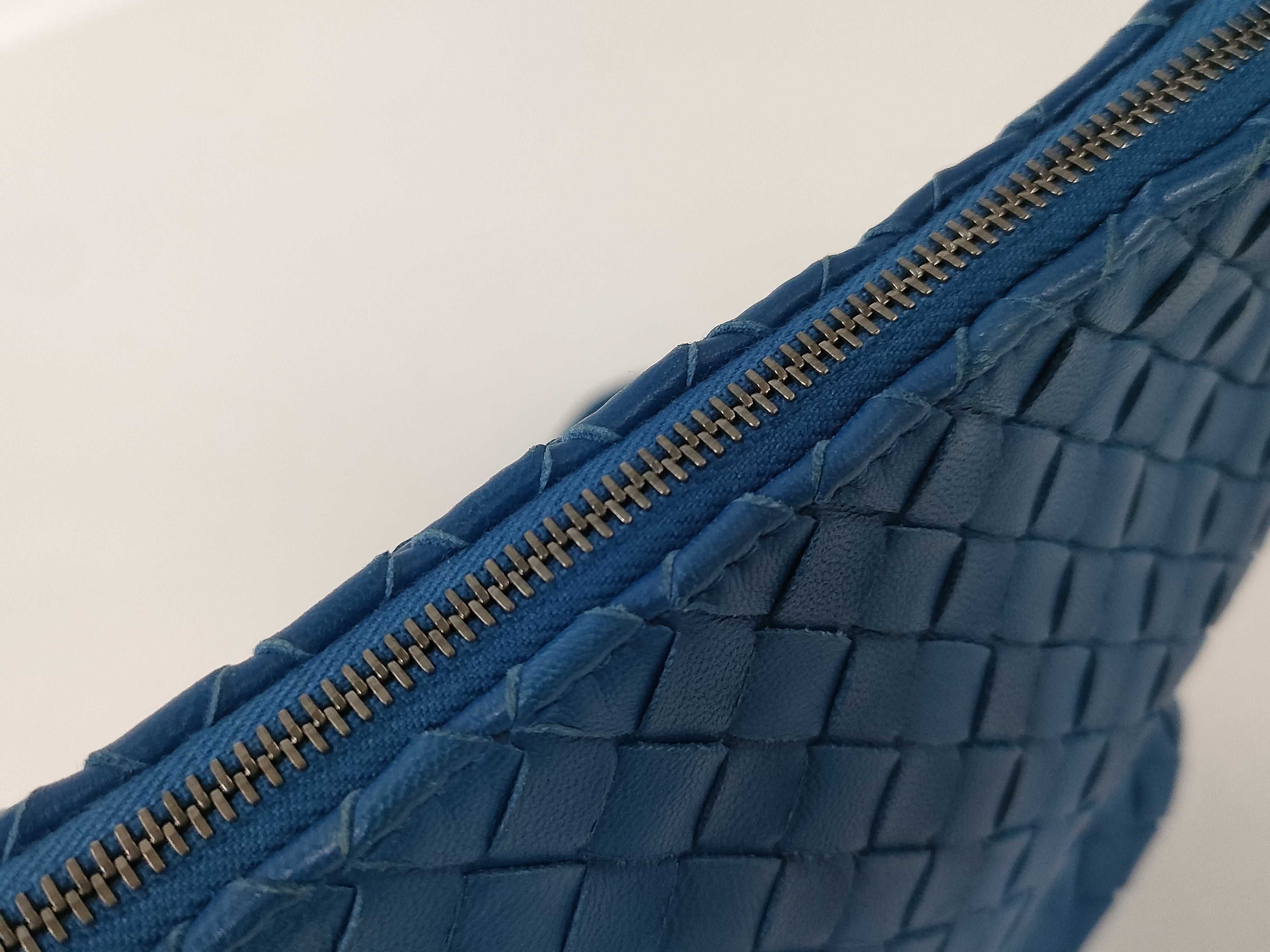 Intrecciato Bottega Shoulder Bag — view 8