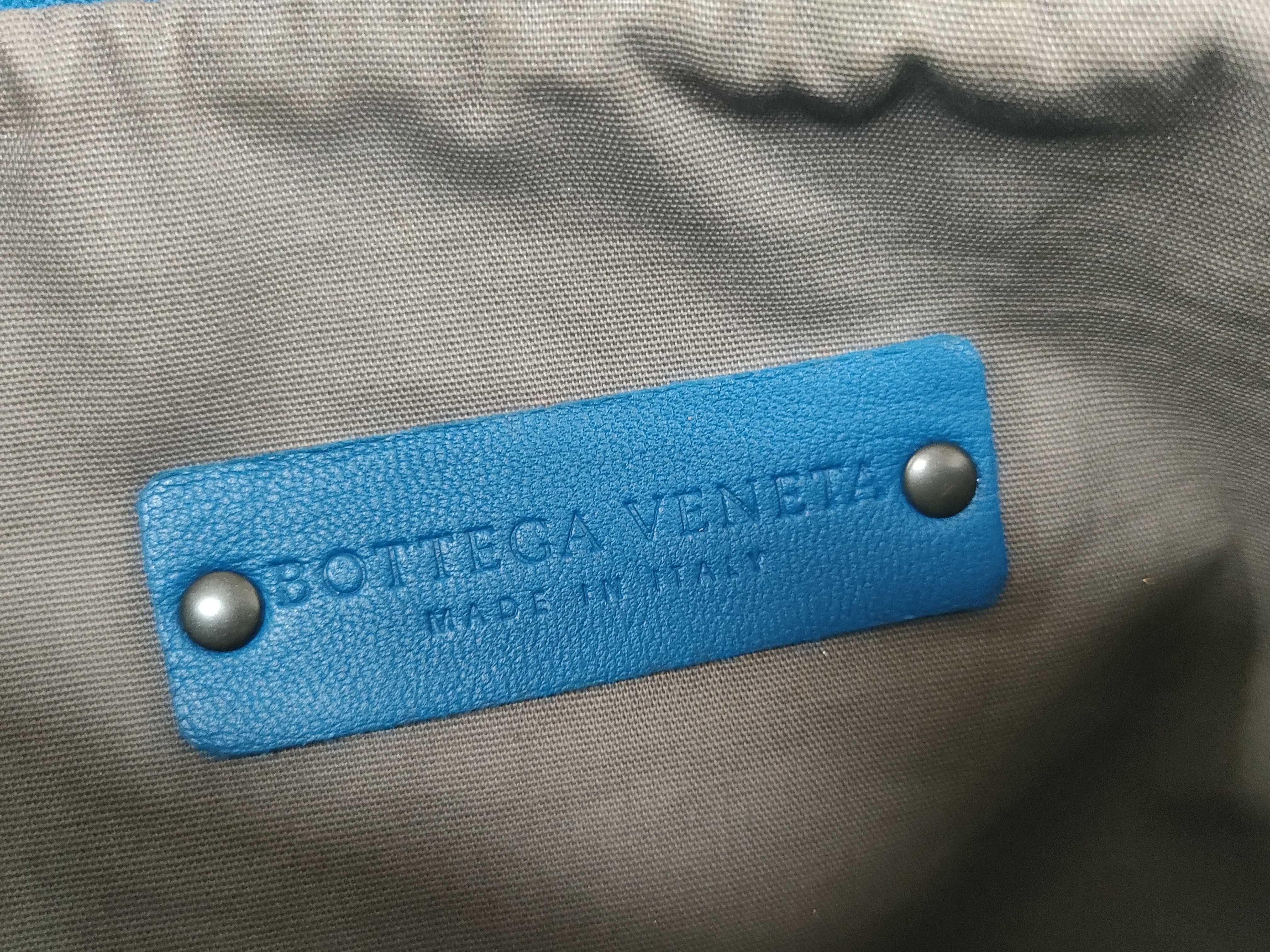 Intrecciato Bottega Shoulder Bag — view 10