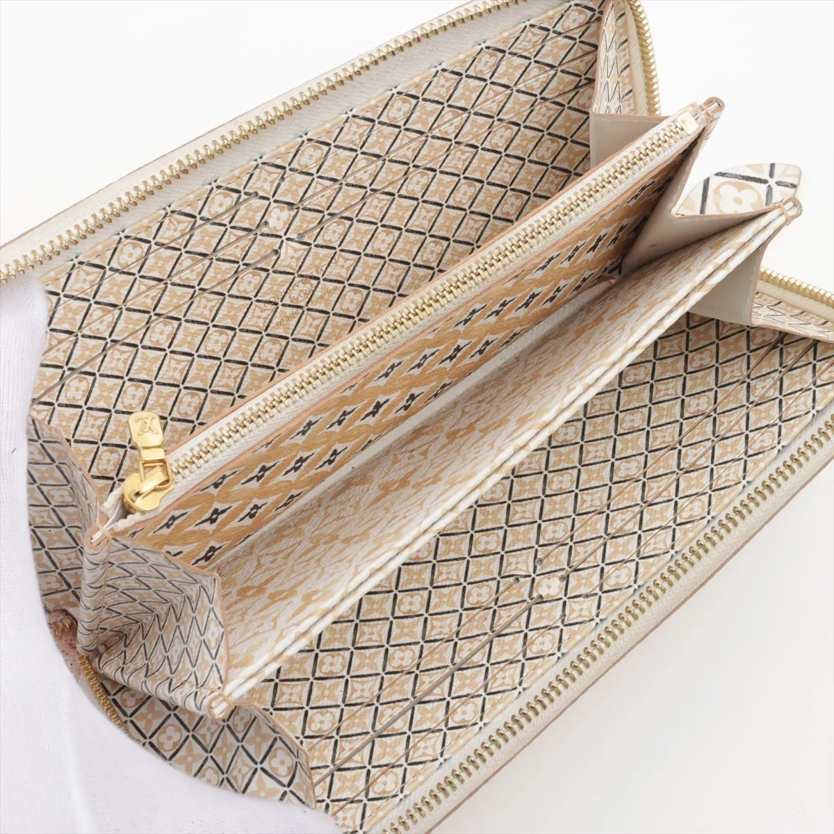 Visor Pool Monogram Giant Zippy Wallet M82385 Beige Round Zip Wallet RFID Reactive — view 3
