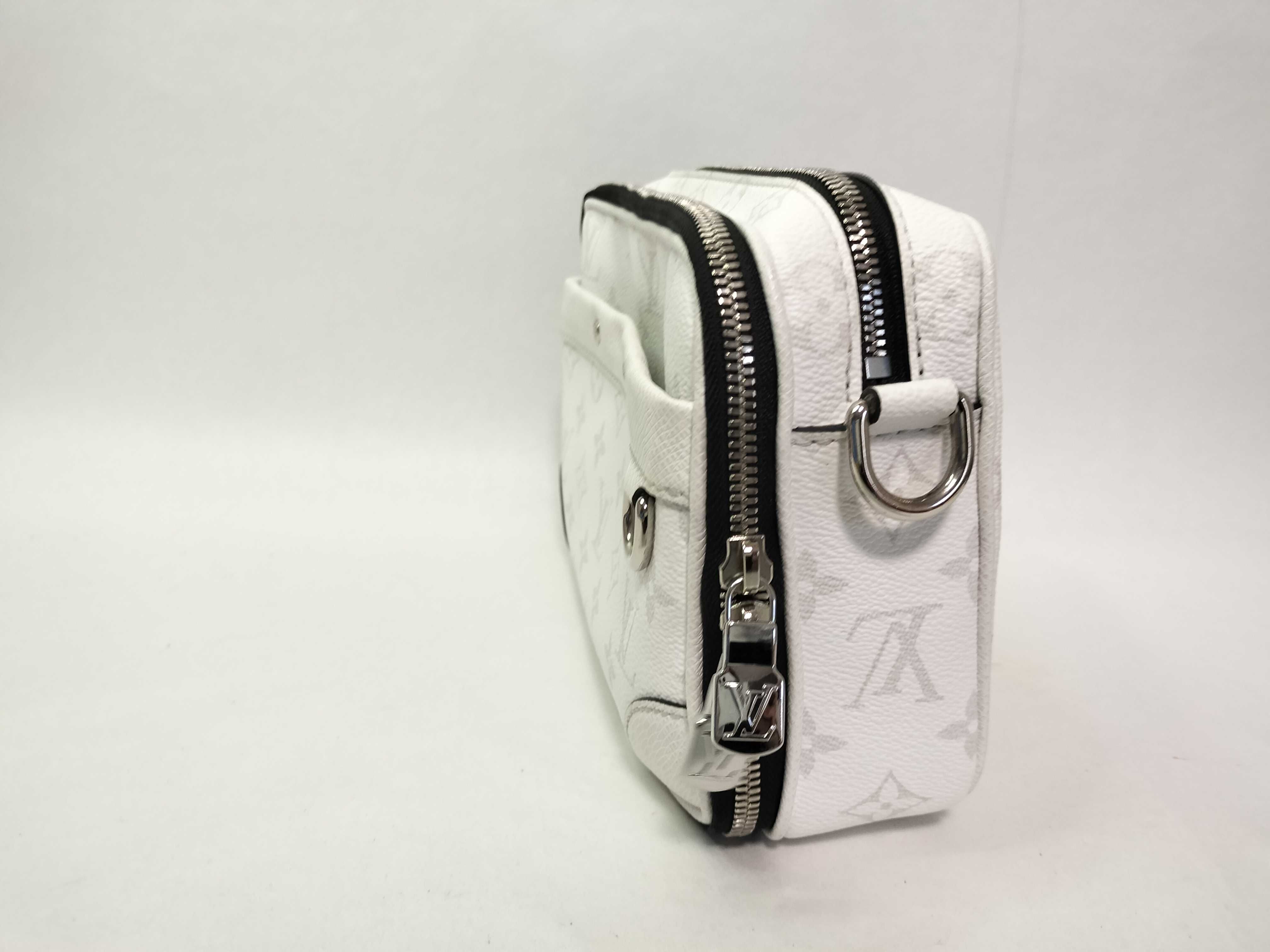 Alpha Messenger Taigarama White M31069 RFID Shoulder Bag — view 4