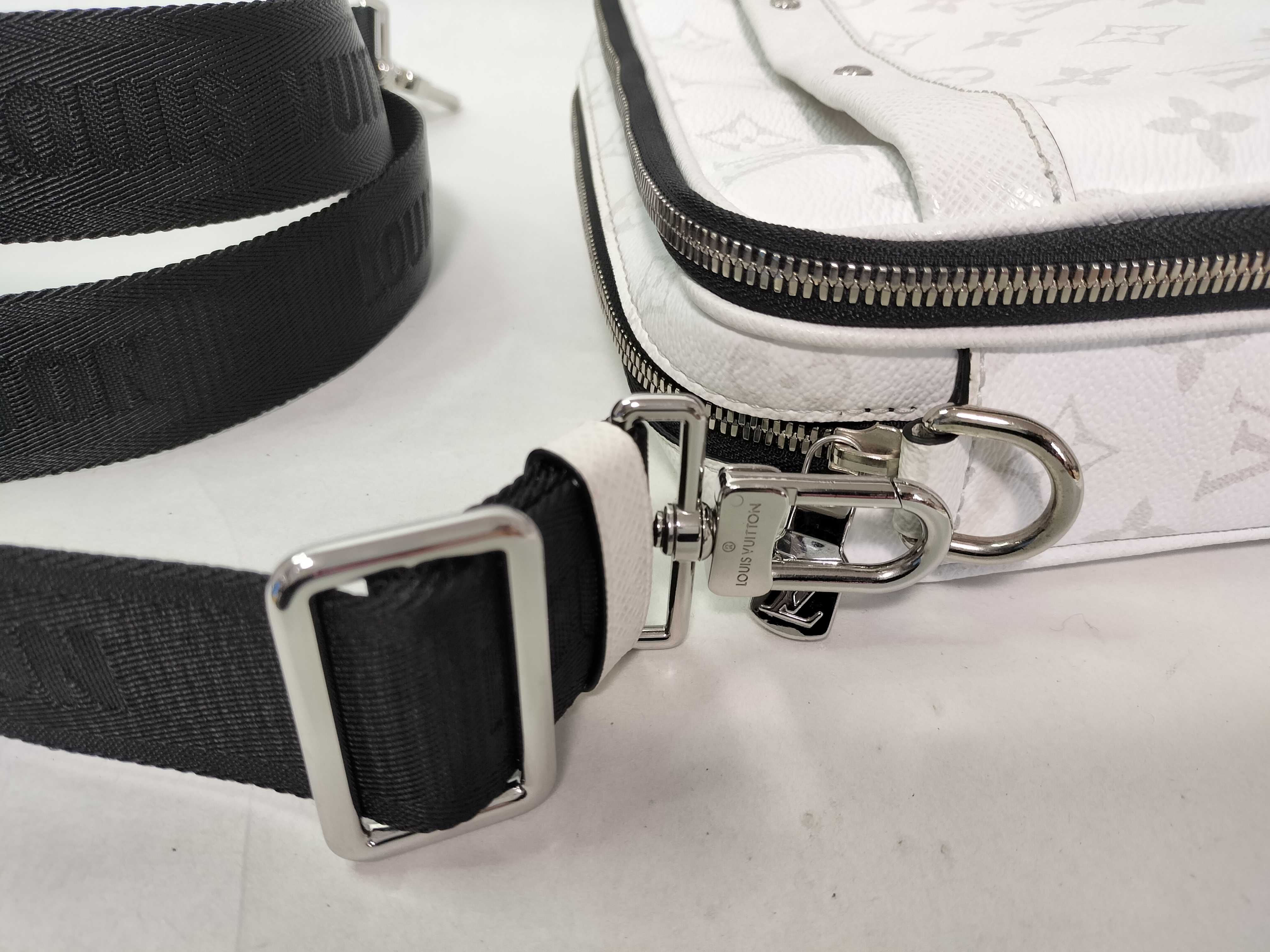 Alpha Messenger Taigarama White M31069 RFID Shoulder Bag — view 7