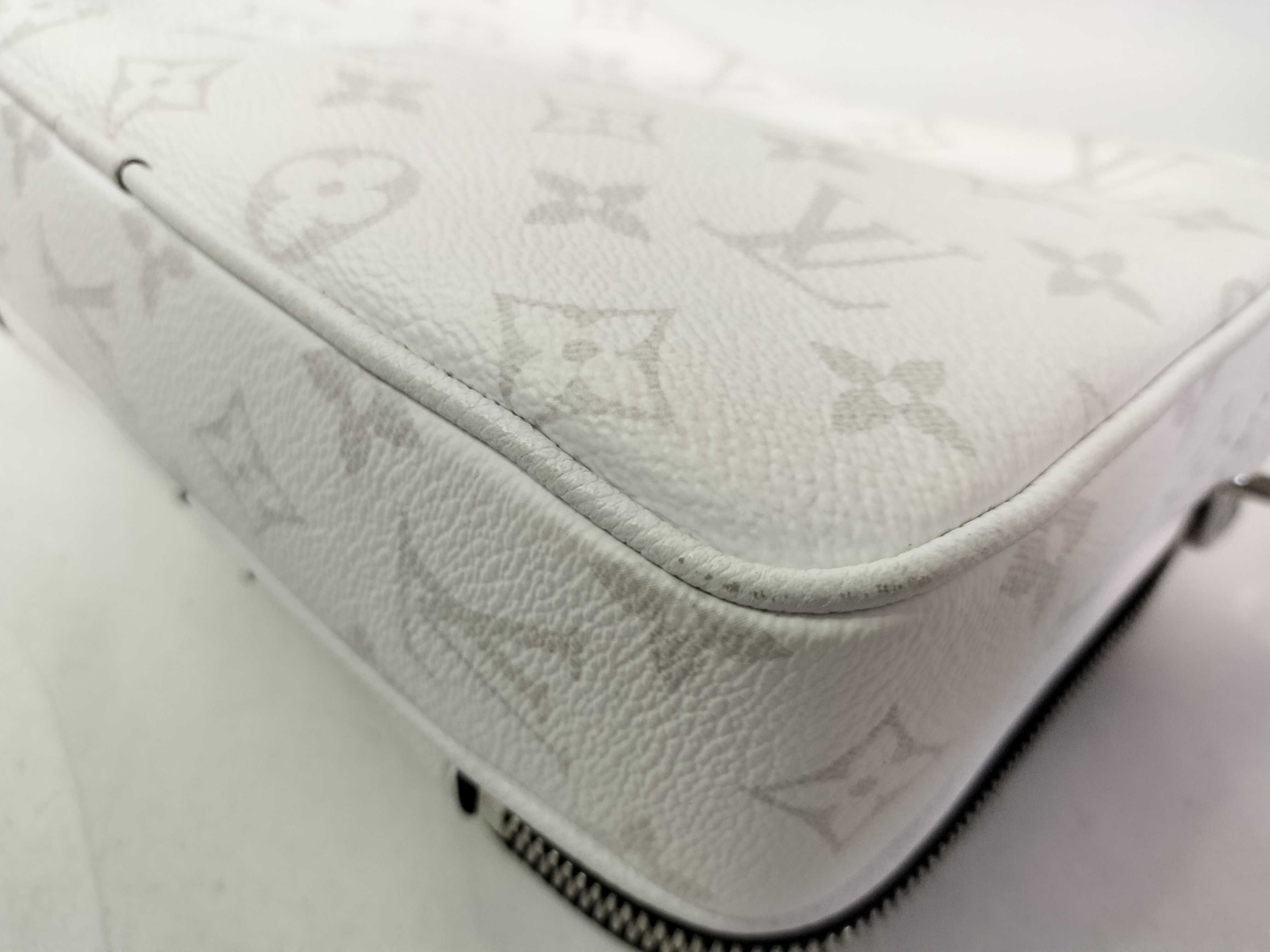Alpha Messenger Taigarama White M31069 RFID Shoulder Bag — view 9
