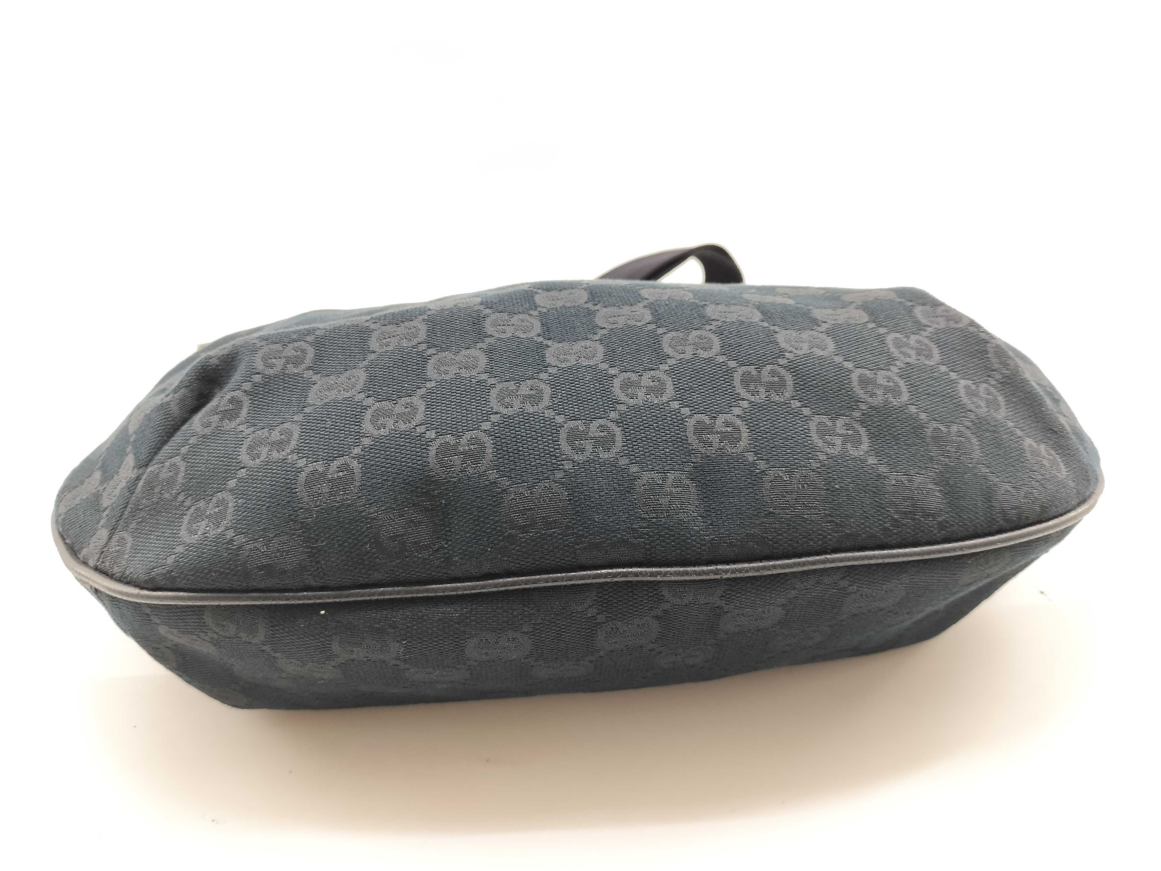 GG Canvas Shoulder Bag 181092 — view 3