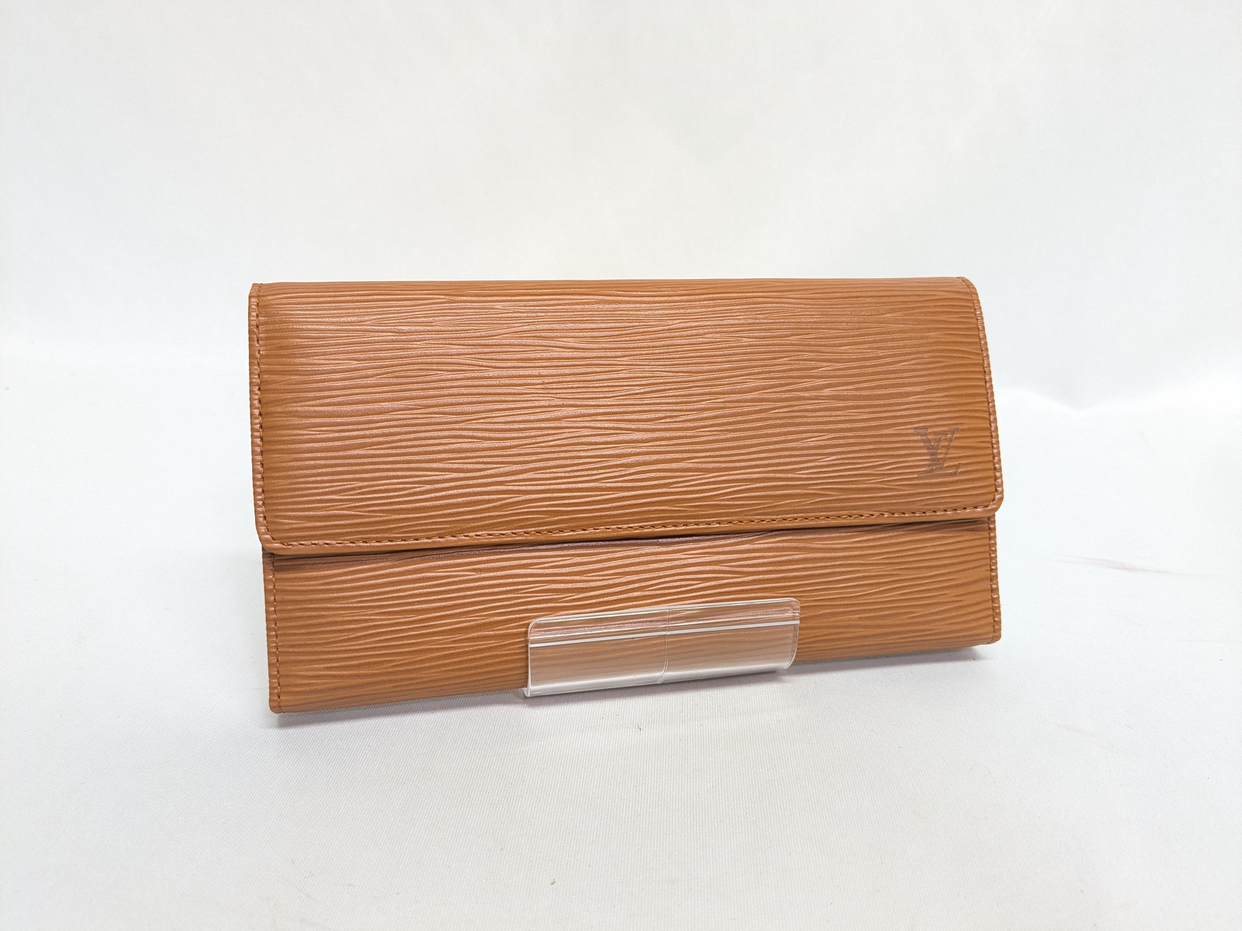 LV Epi International Wallet
