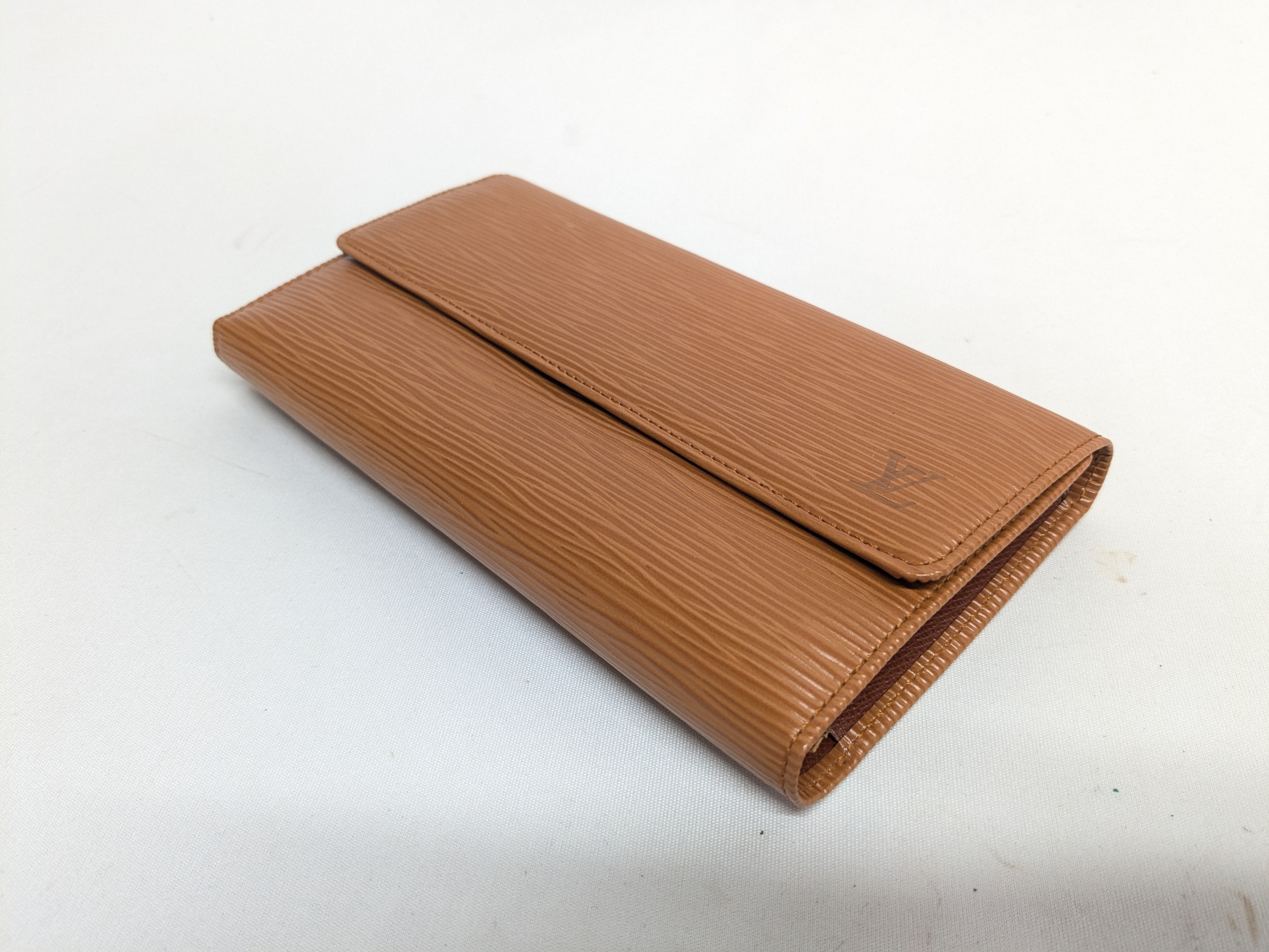 LV Epi International Wallet — view 3