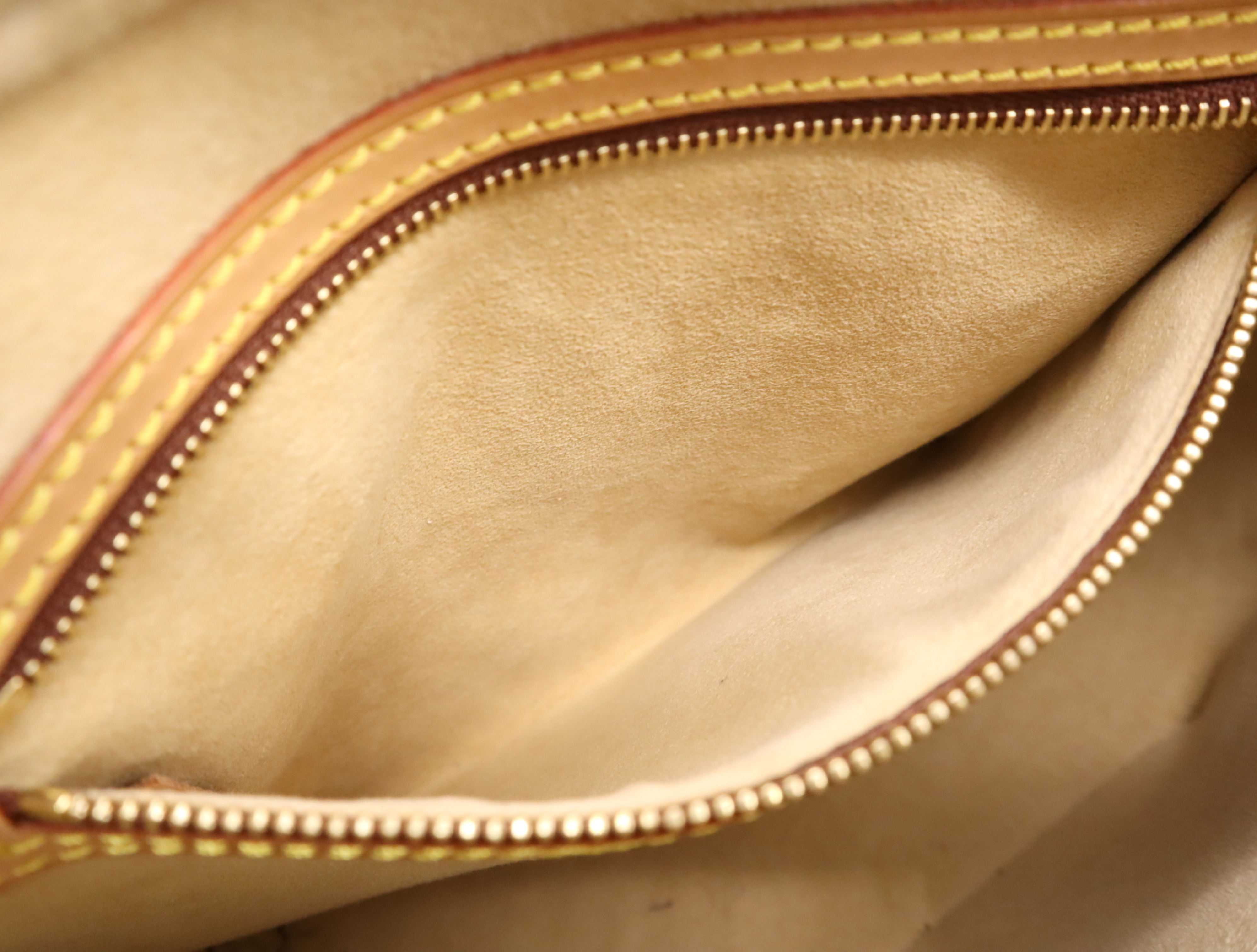 M51146 Monogram Looping MM Shoulder Bag — view 13