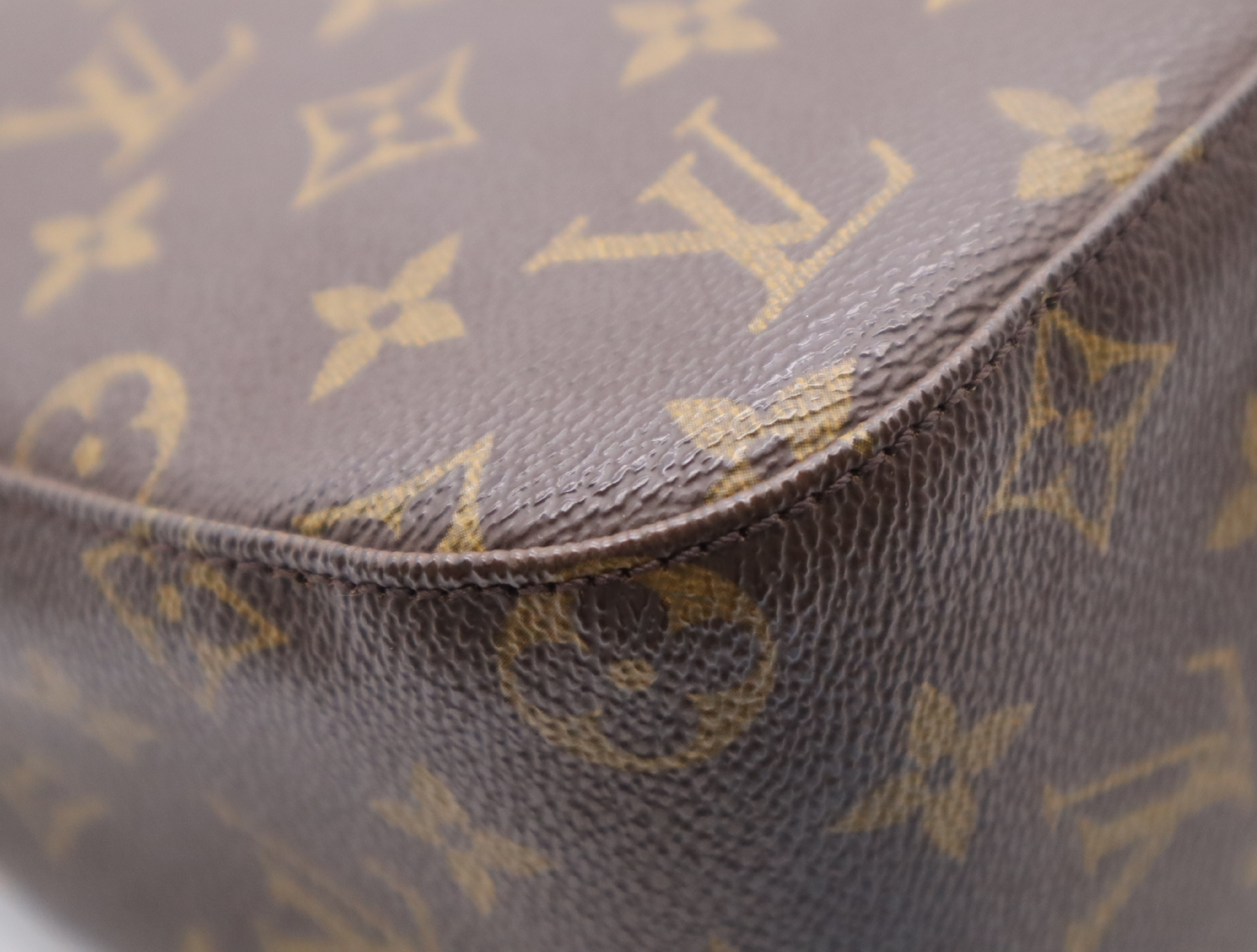 M51146 Monogram Looping MM Shoulder Bag — view 6