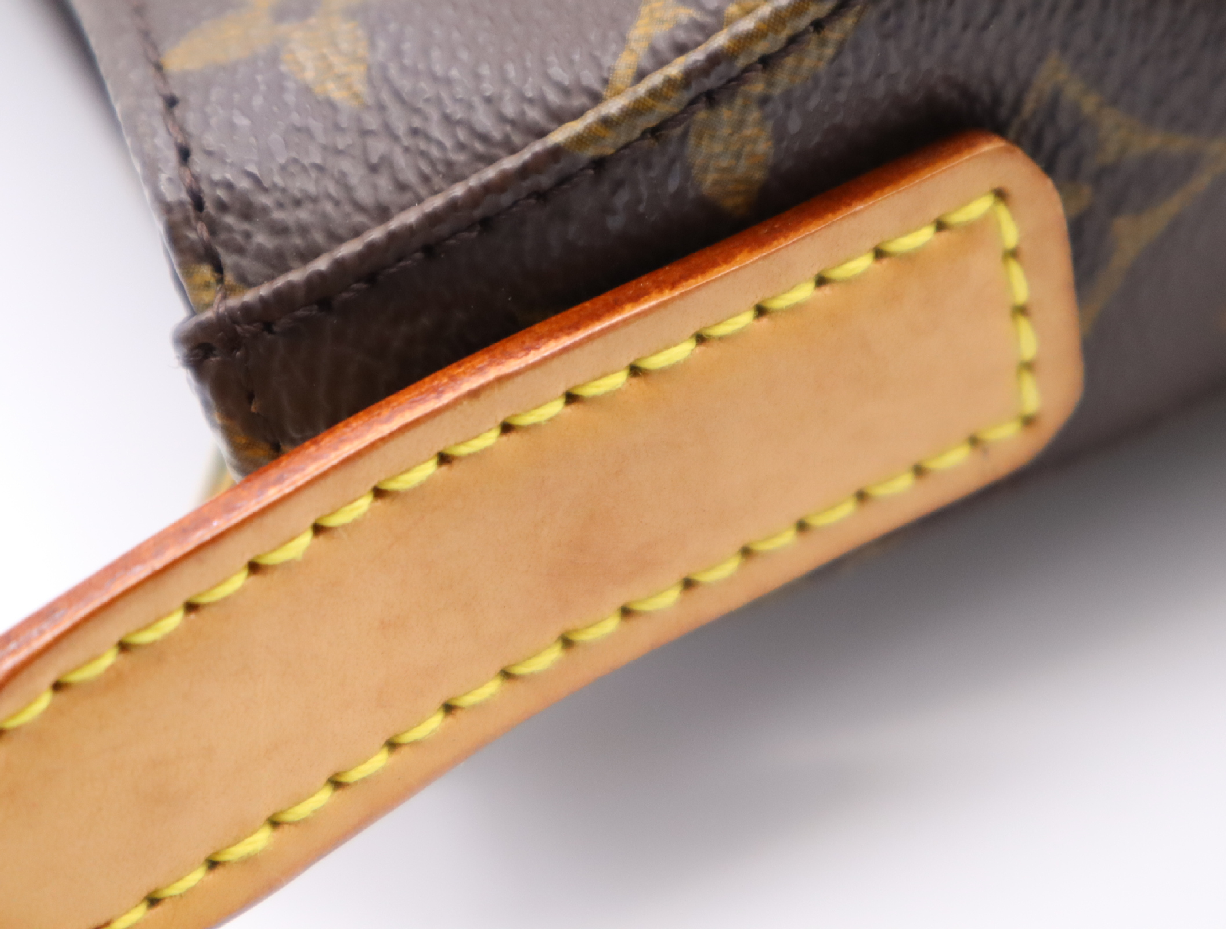 M51146 Monogram Looping MM Shoulder Bag — view 9
