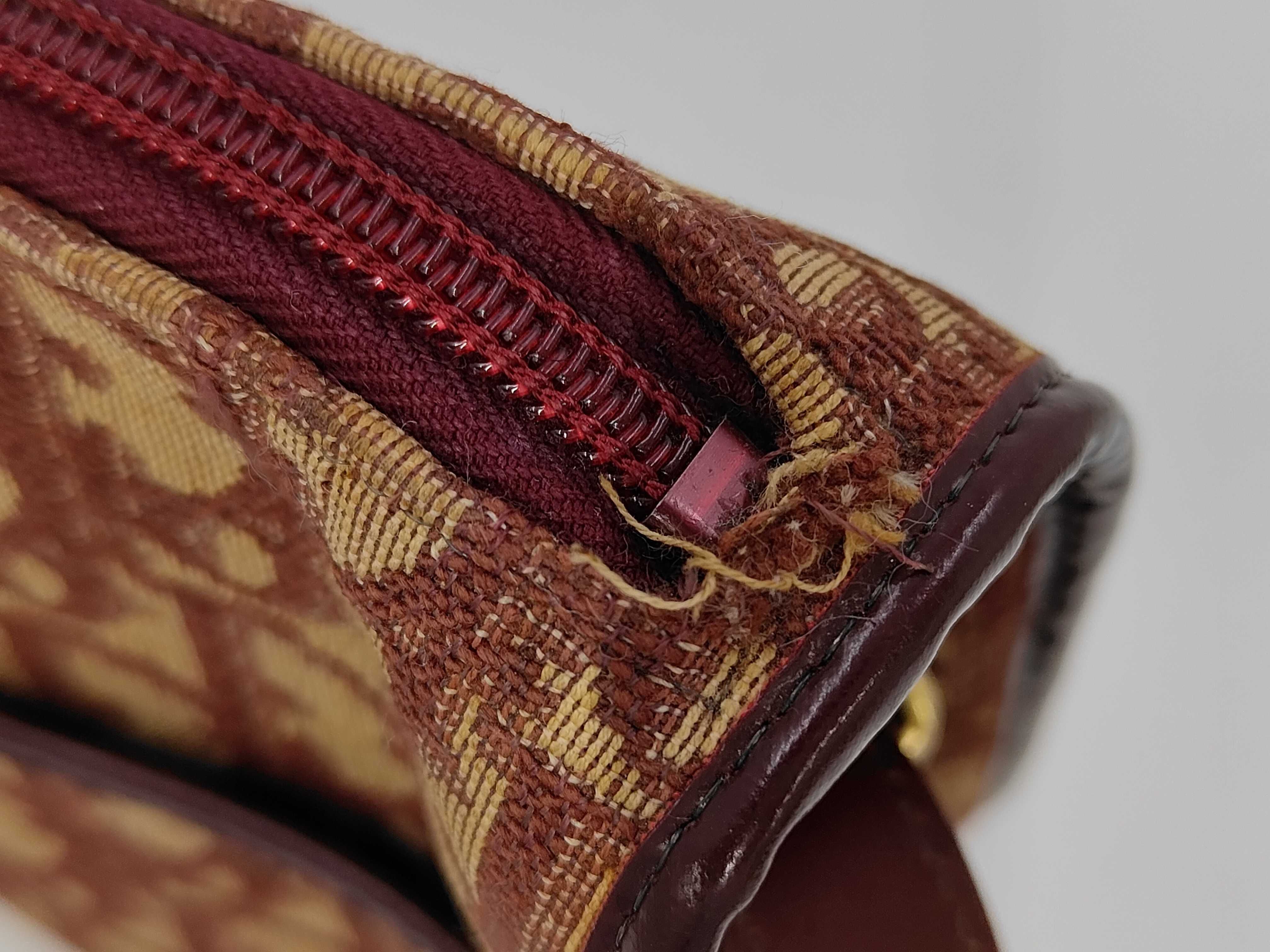 Trotter Shoulder Bag, minor stains on the exterior. — view 9