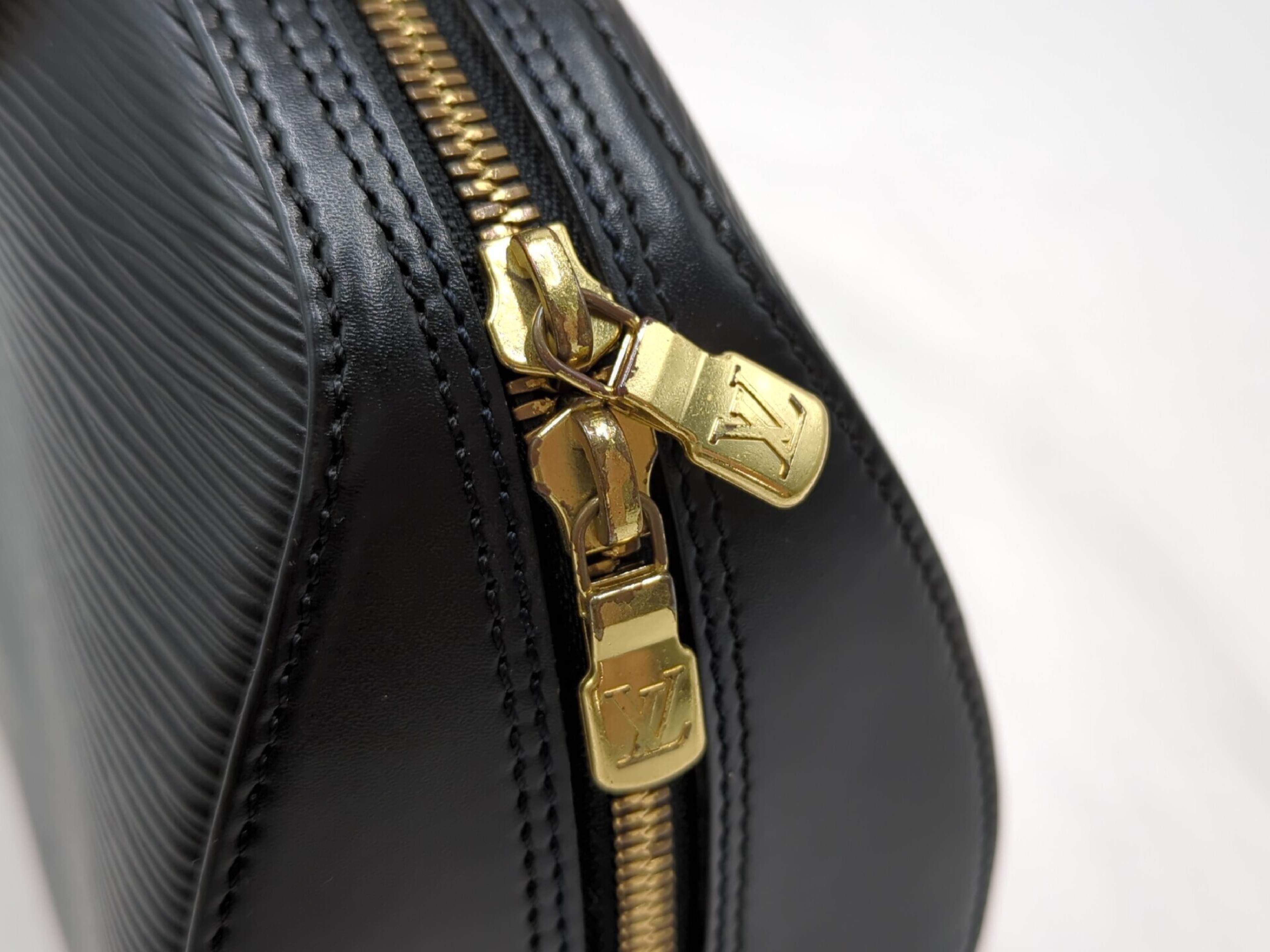 M52082 Epi Jasmine Handbag — view 9