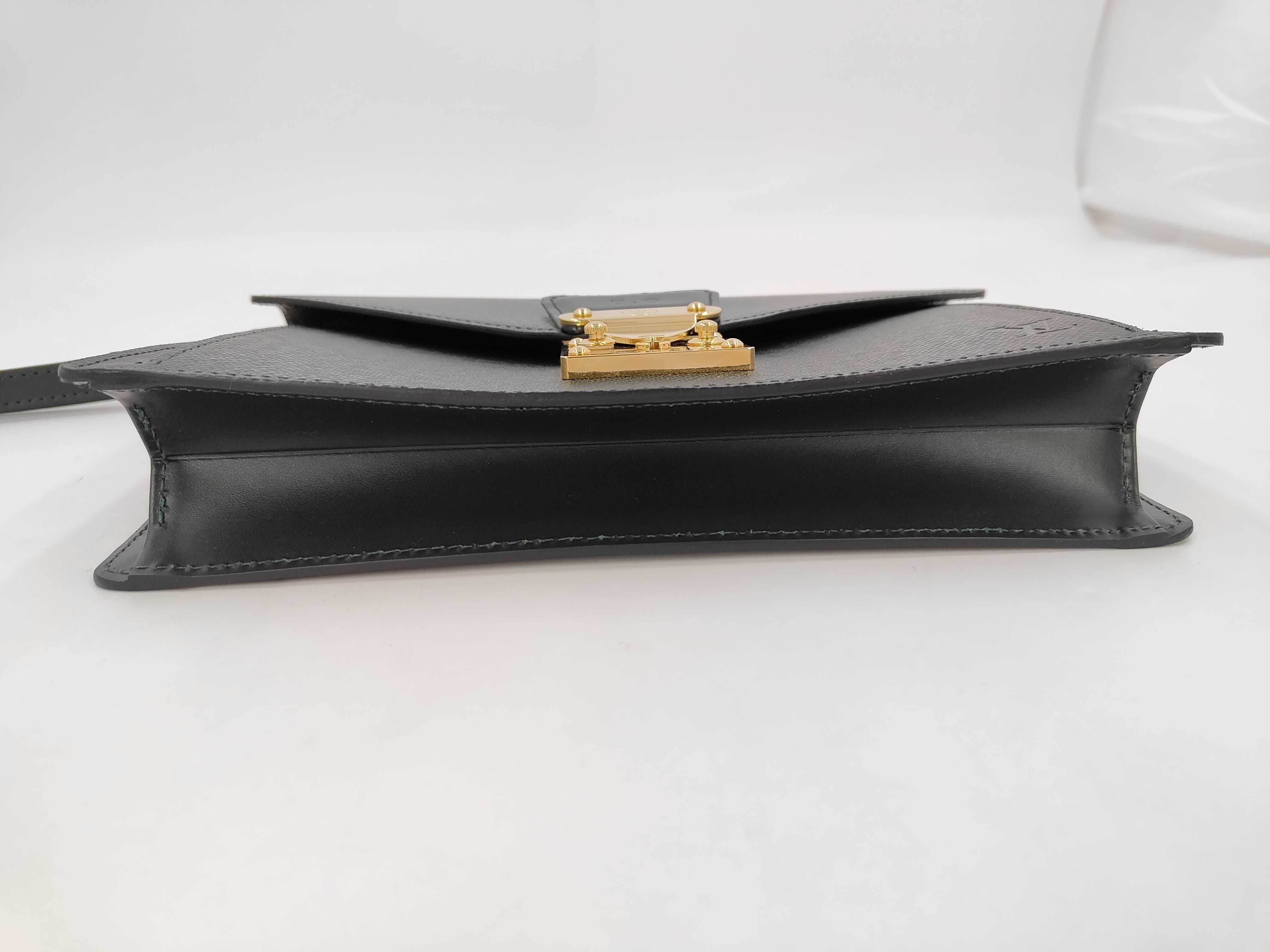Taiga Leather Second Bag (Green) — view 6